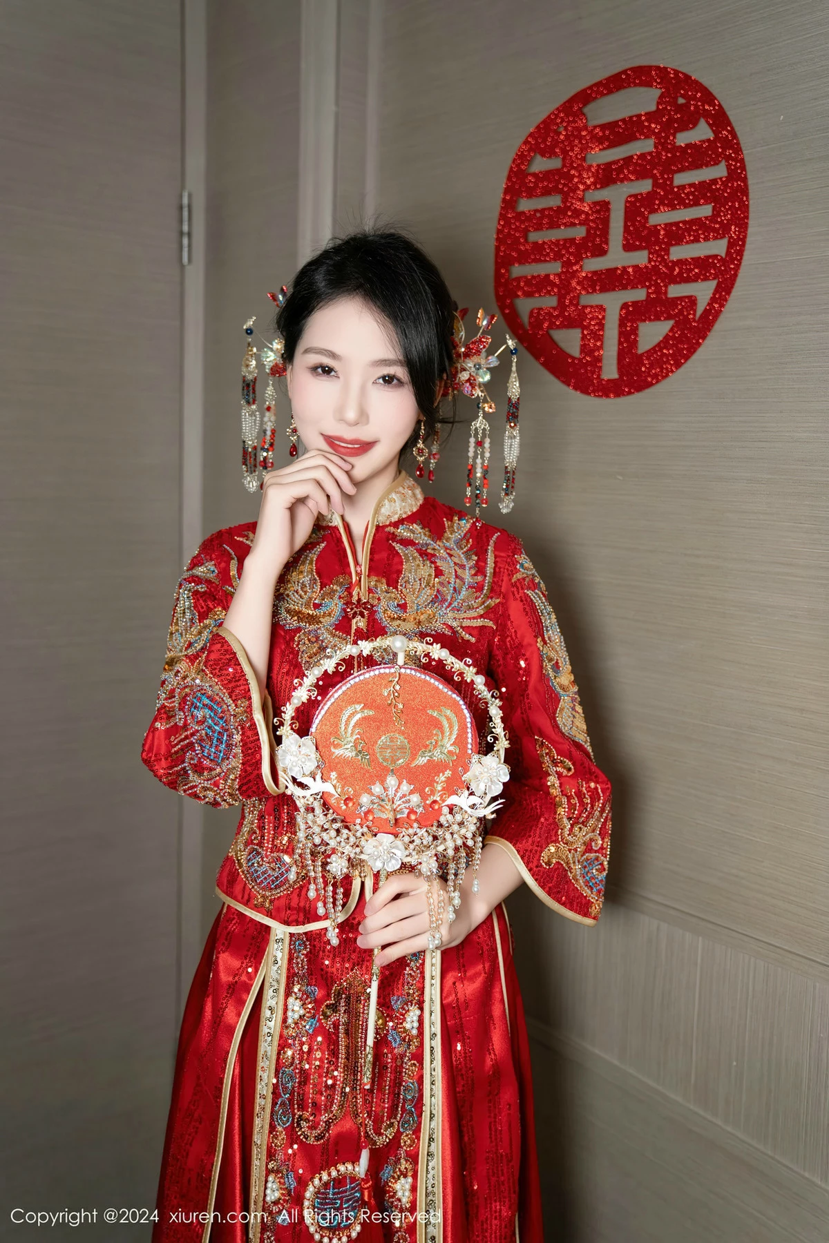 XiuRen第8376期_模特利世性感红色新娘妆露红色内衣配超薄闪亮肉丝完美诱惑写真95P