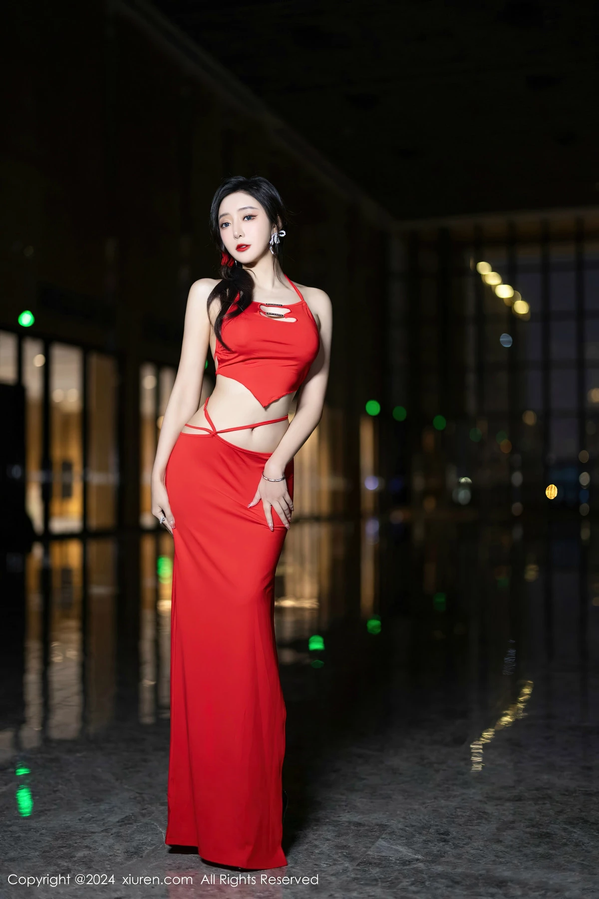 XiuRen第8378期_女神王馨瑶yanni红色连衣裙+杏色轻透连衣裙秀完美身材诱惑写真80P