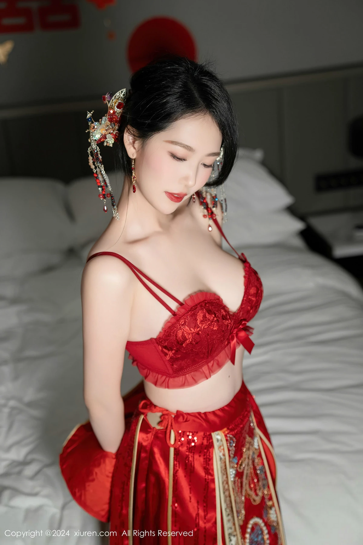 XiuRen第8376期_模特利世性感红色新娘妆露红色内衣配超薄闪亮肉丝完美诱惑写真95P