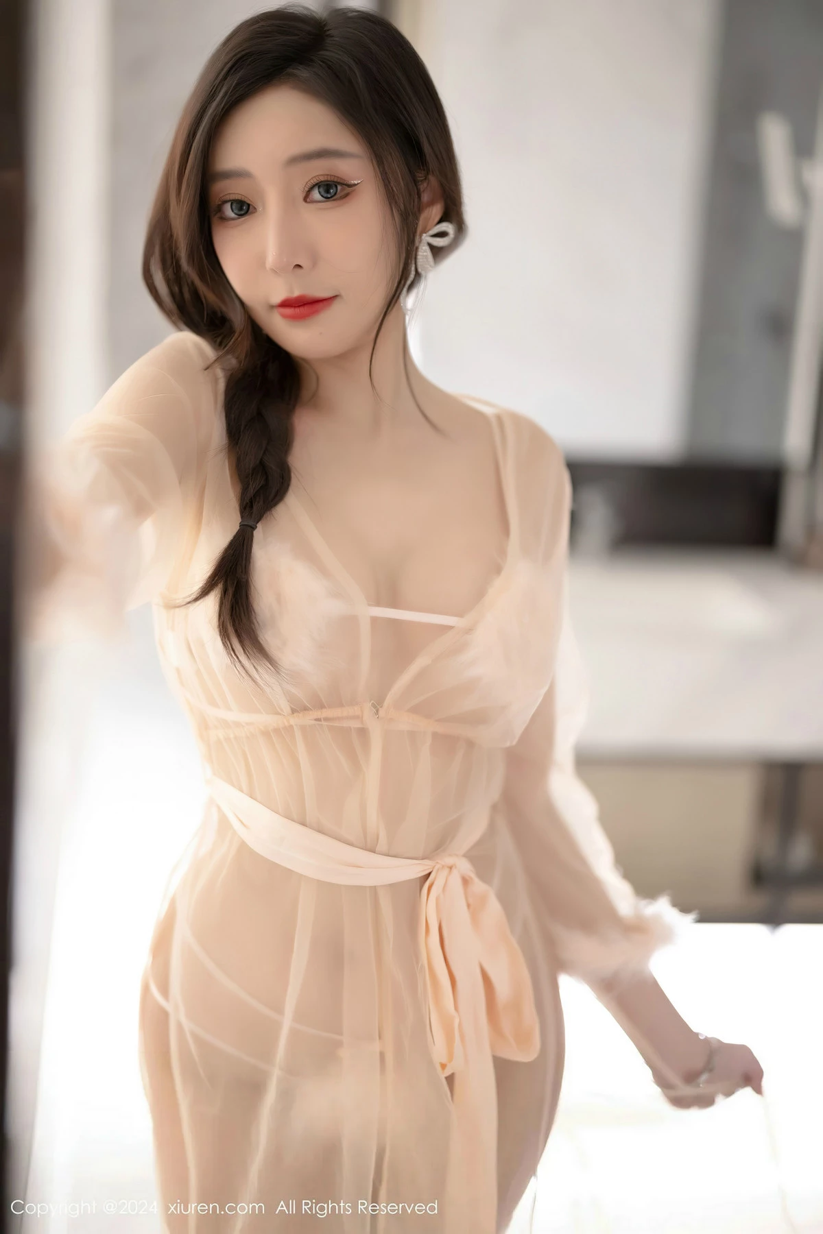 XiuRen第8378期_女神王馨瑶yanni红色连衣裙+杏色轻透连衣裙秀完美身材诱惑写真80P
