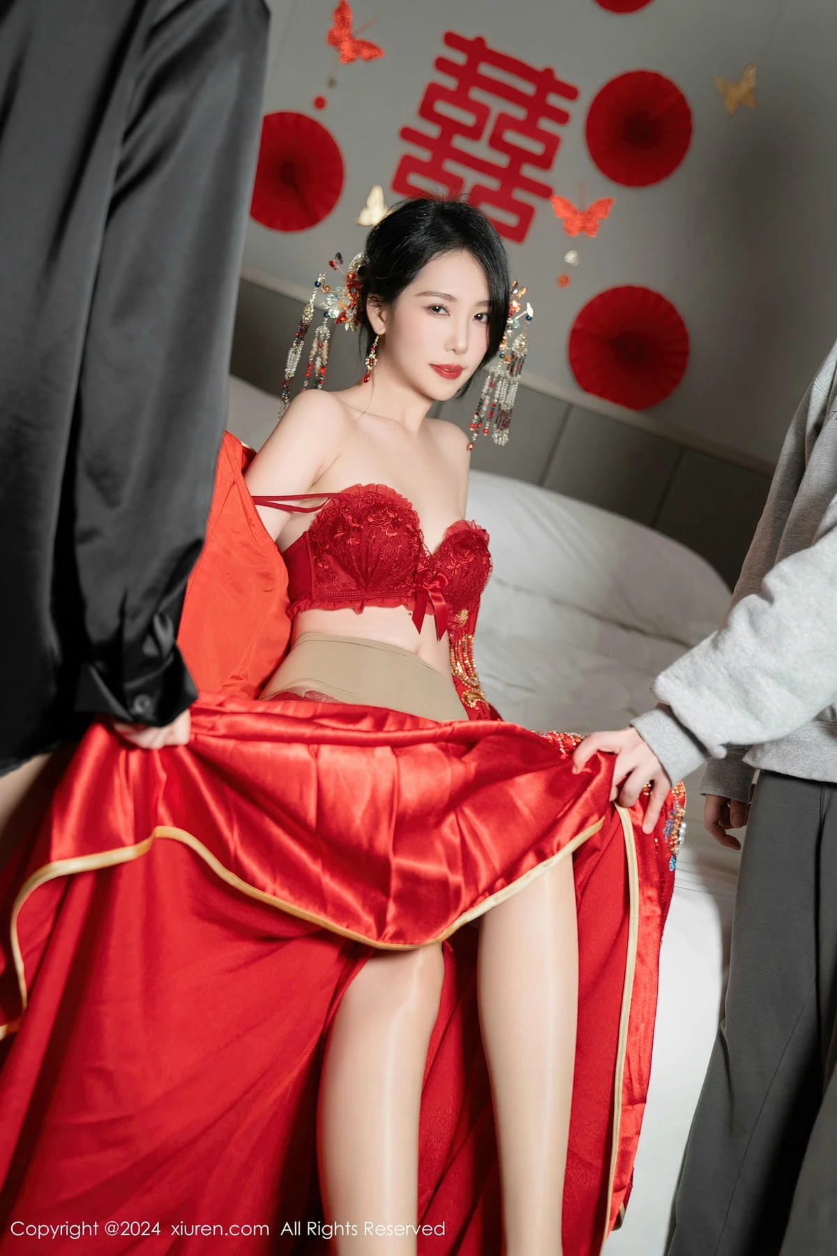 XiuRen第8376期_模特利世性感红色新娘妆露红色内衣配超薄闪亮肉丝完美诱惑写真95P