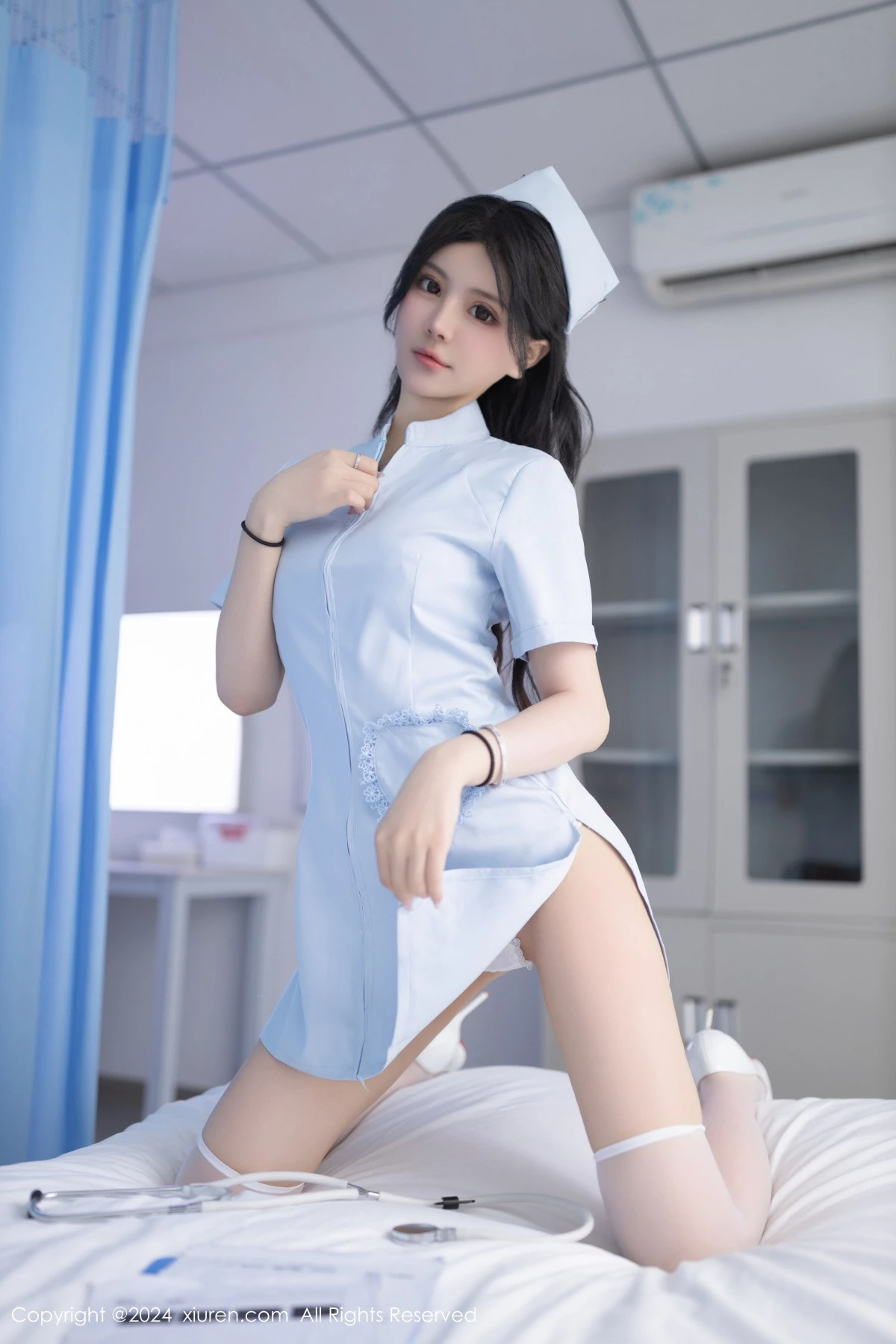 XiuRen第8389期_模特幼幼性感浅蓝色护士装露白色蕾丝内衣秀完美身材诱惑写真79P