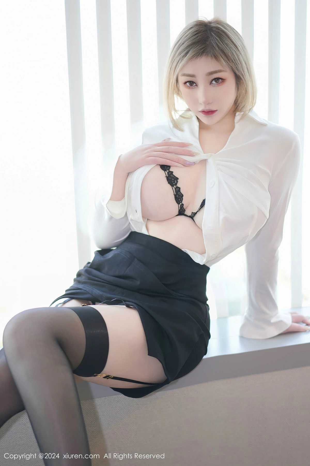 XiuRen第8381期_女神妲己_Toxic性感白T配黑短裙露黑色情趣服饰秀美臀诱惑写真70P