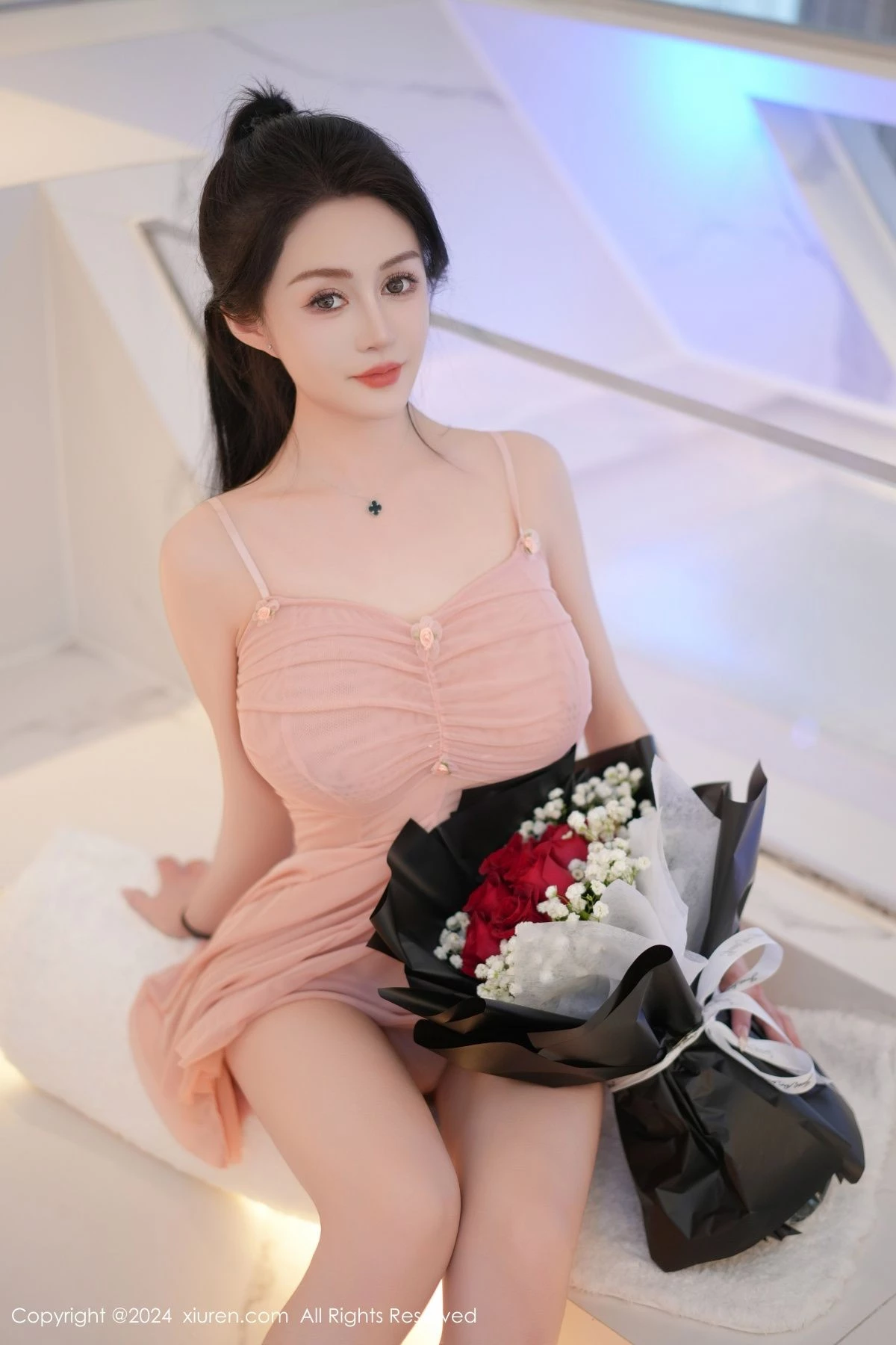 XiuRen第8395期_模特林幼一性感粉色连衣短裙露丁字裤秀翘臀美腿惹火诱惑写真120P