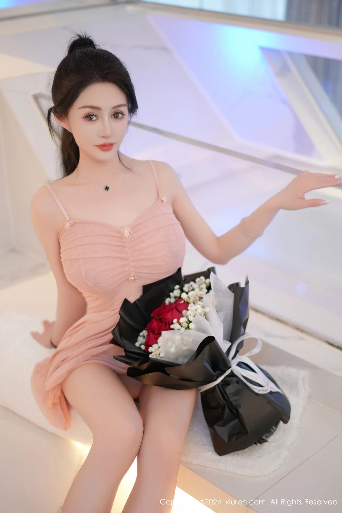 XiuRen第8395期_模特林幼一性感粉色连衣短裙露丁字裤秀翘臀美腿惹火诱惑写真120P