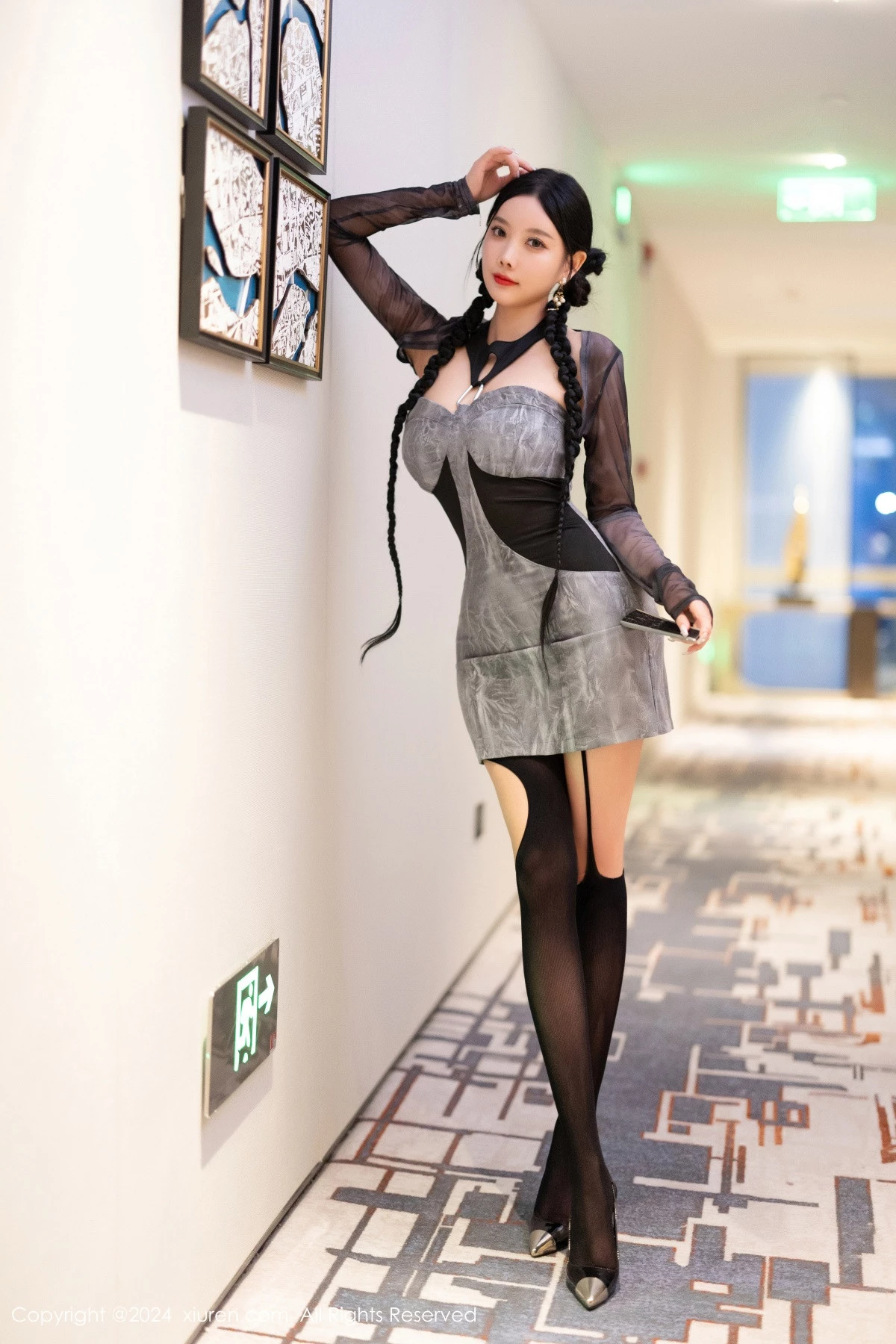 XiuRen第8403期_女神杨晨晨Yome性感黑色轻透上衣配黑丝袜秀丰腴身材诱惑写真80P