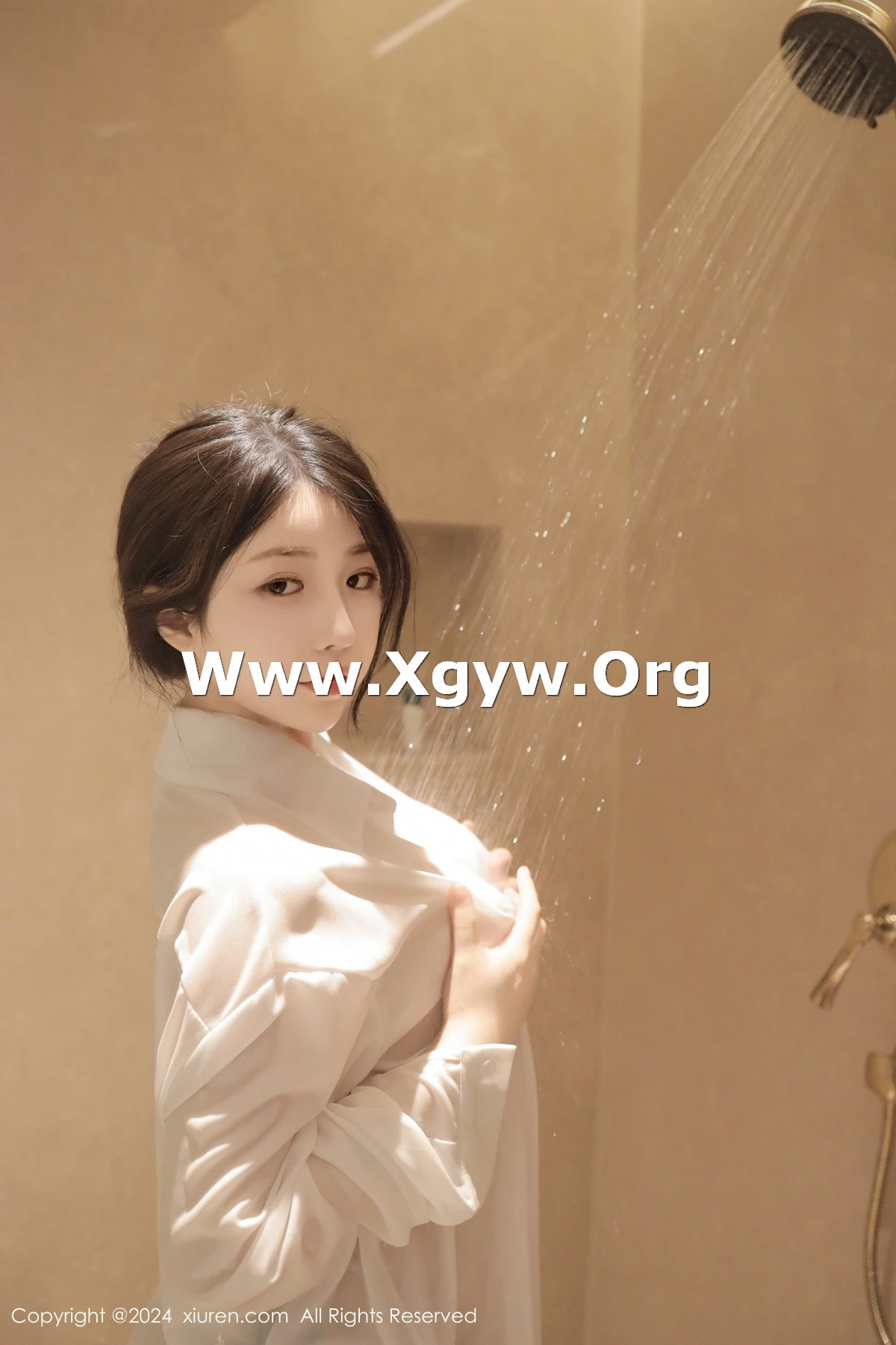 XiuRen第8400期_模特陈小花浴室性感白色轻透上衣配牛仔短裤秀曼妙身姿诱惑写真77P