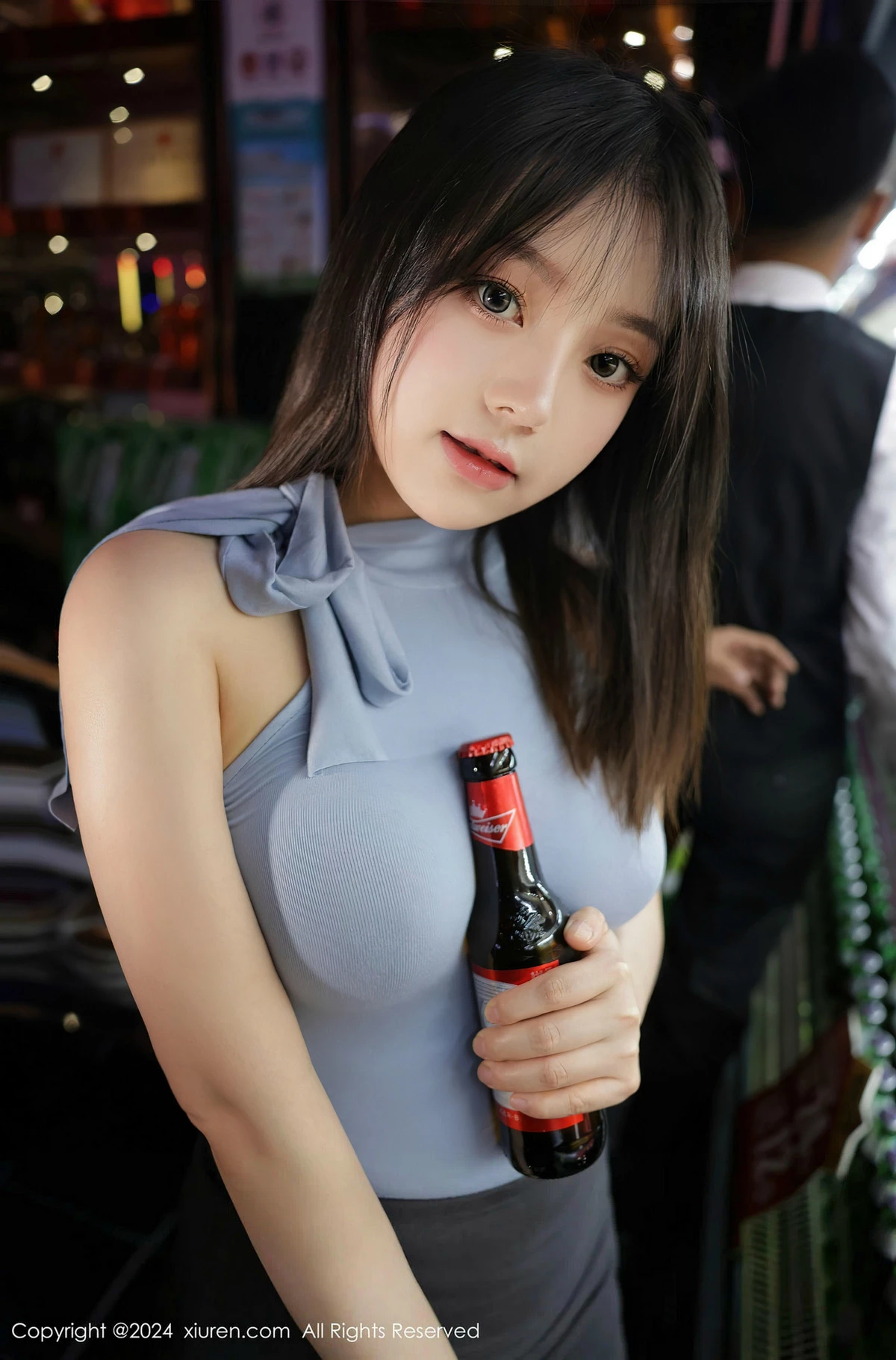 XiuRen第8402期_模特豆瓣酱KTV场景红色情趣薄纱露性感内衣秀惹火身材诱惑写真73P