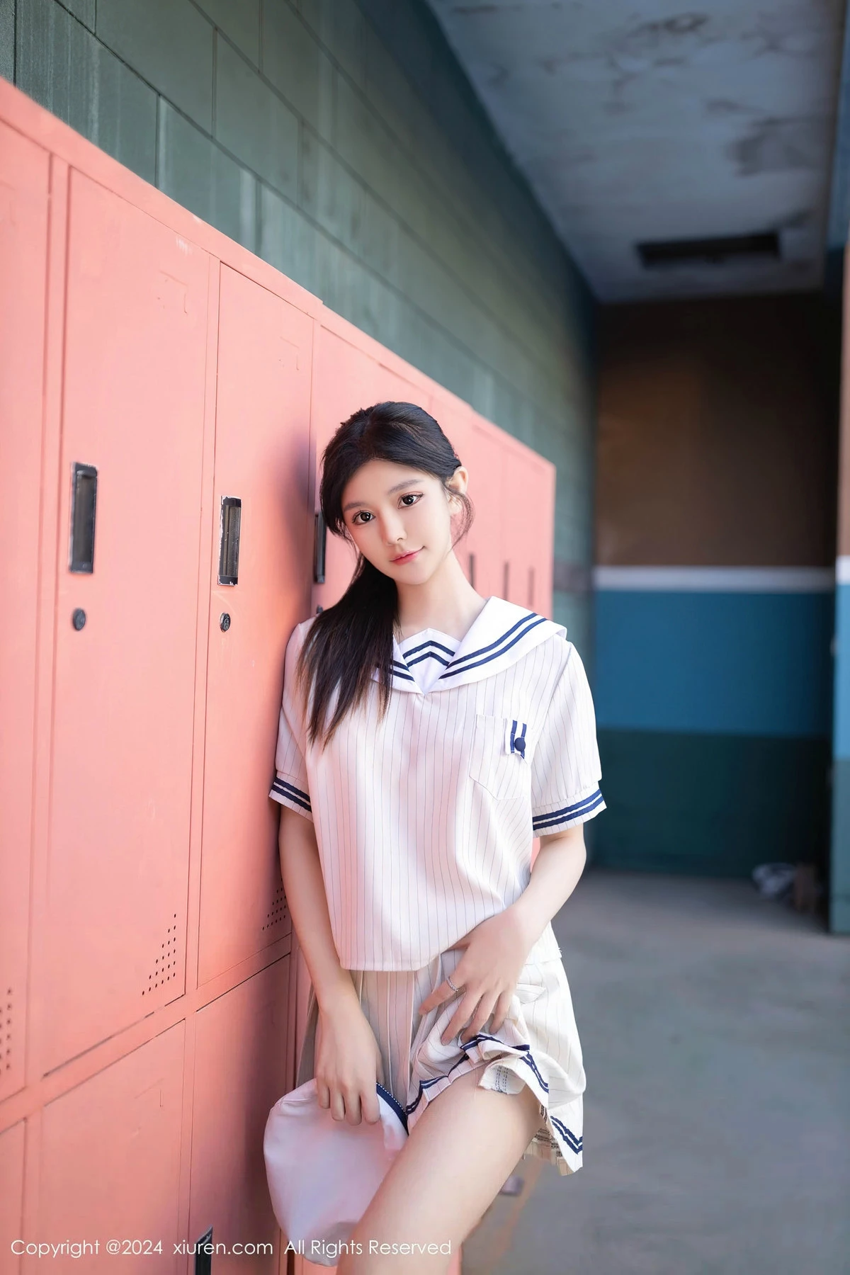 XiuRen第8280期_模特幼幼性感白色学生短裙制服露白色内衣秀完美身材诱惑写真80P