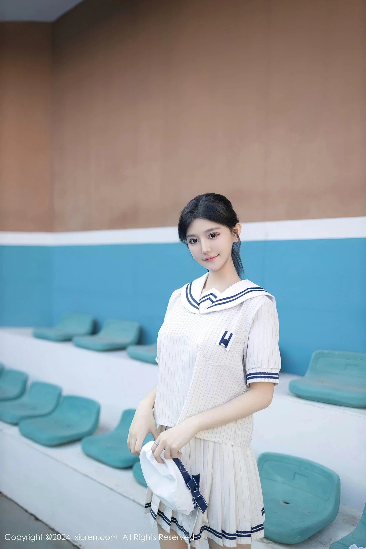 XiuRen第8280期_模特幼幼性感白色学生短裙制服露白色内衣秀完美身材诱惑写真80P