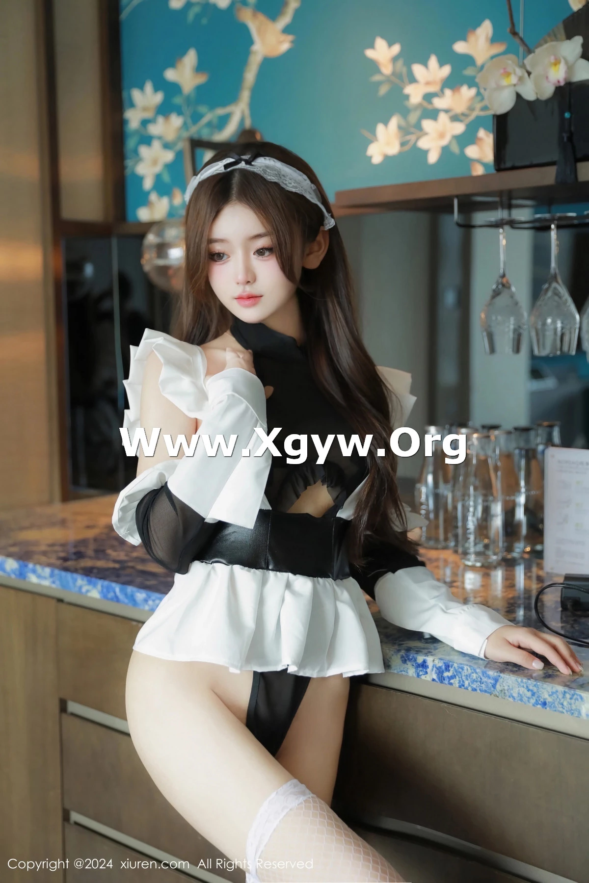 XiuRen第8282期_模特媃柔rourou性感情趣女仆装配白色网袜秀柔美身段诱惑写真81P