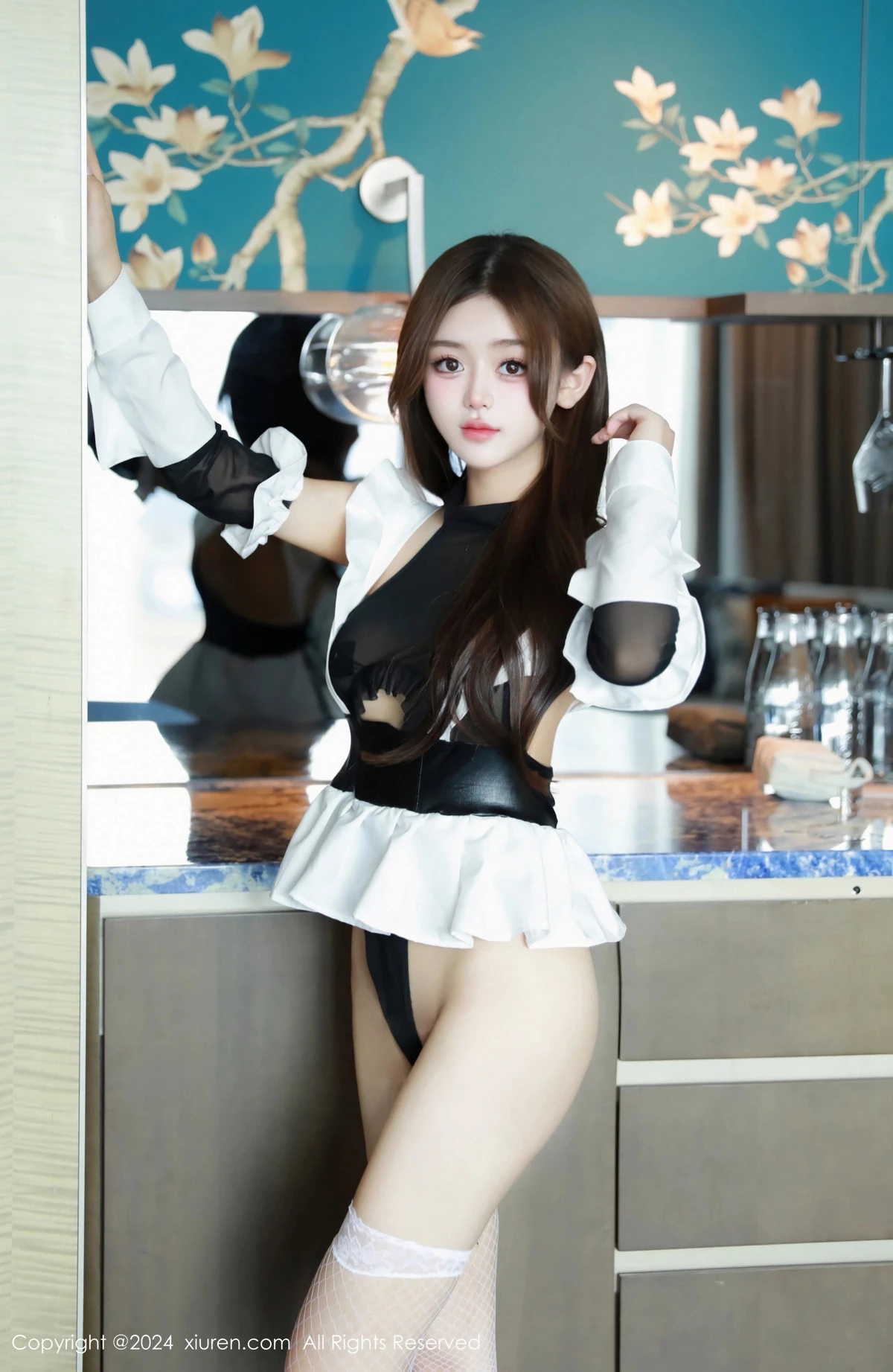 XiuRen第8282期_模特媃柔rourou性感情趣女仆装配白色网袜秀柔美身段诱惑写真81P