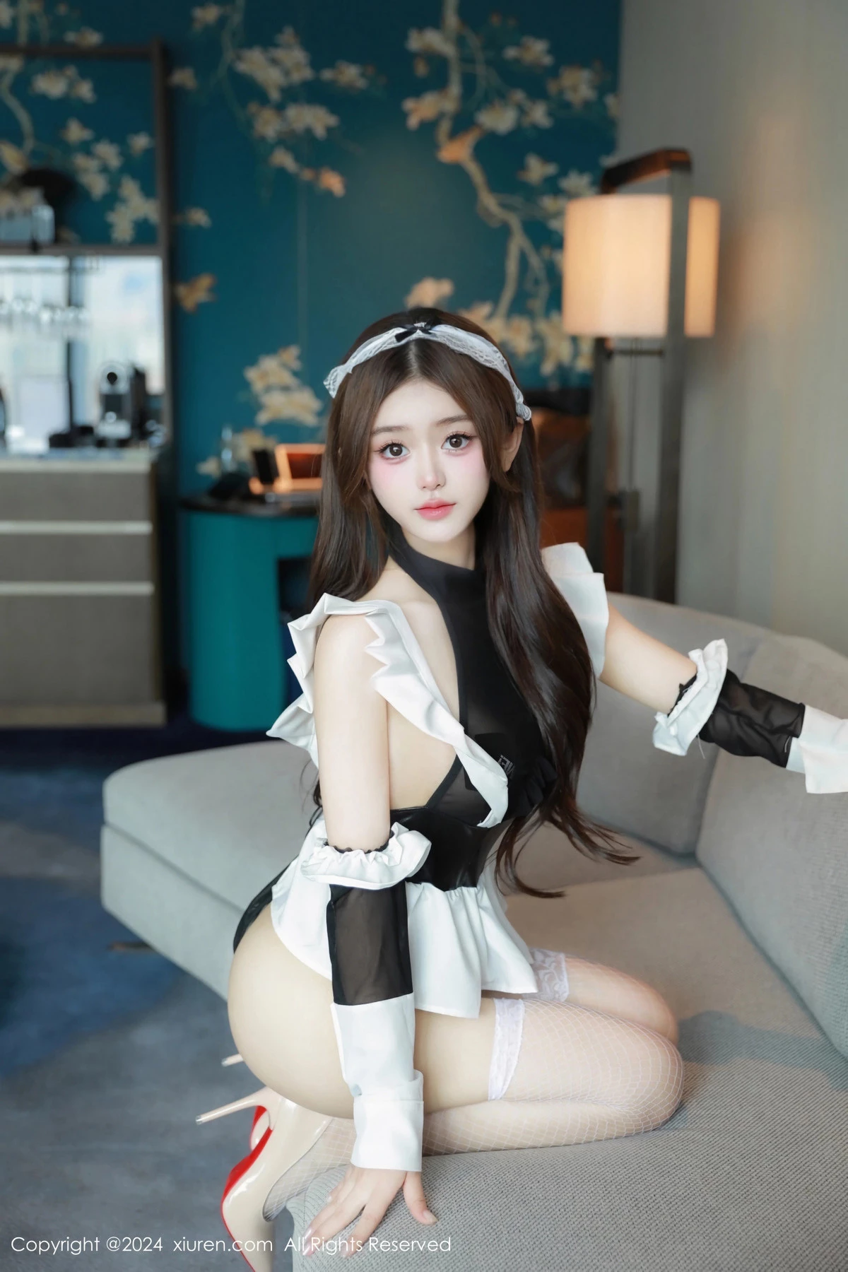 XiuRen第8282期_模特媃柔rourou性感情趣女仆装配白色网袜秀柔美身段诱惑写真81P