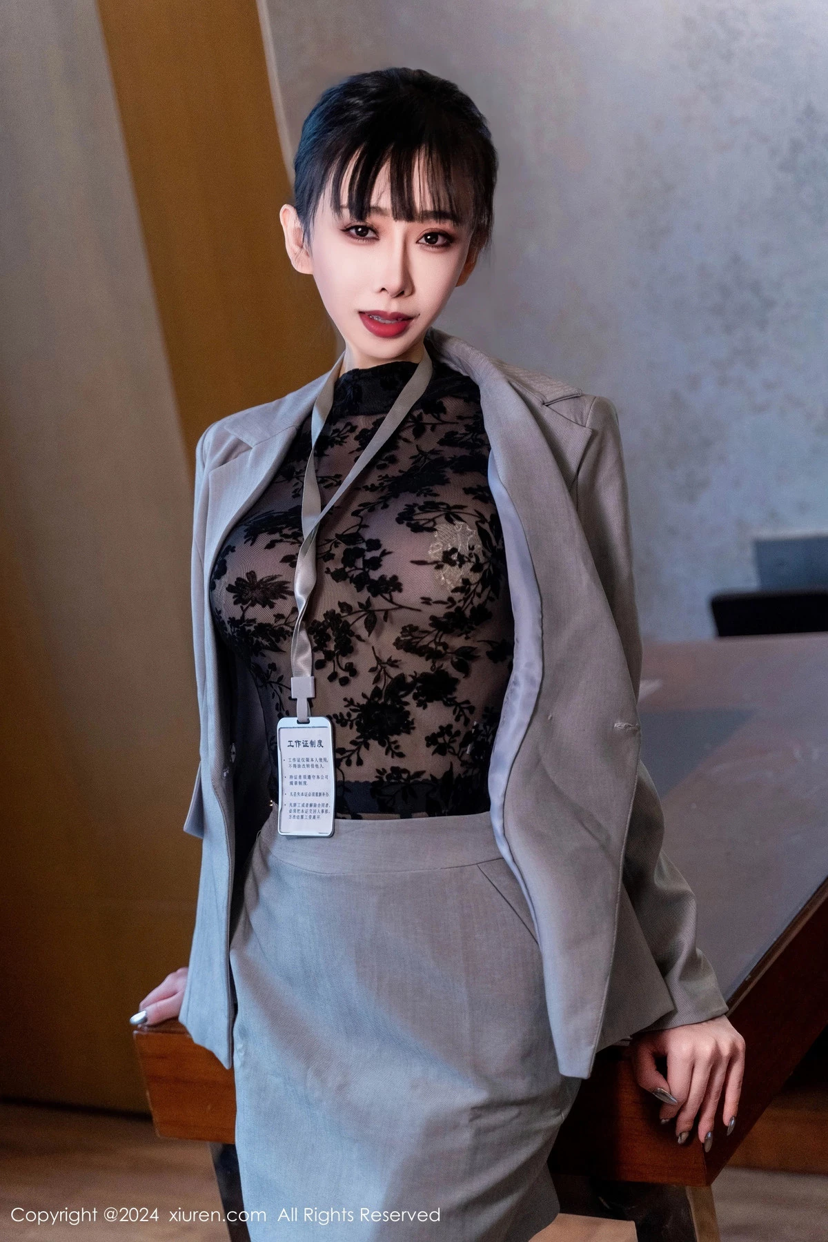 XiuRen第8290期_模特宝宝甜办公室OL制服露黑色缕空连体衣配超薄黑丝诱惑写真69P