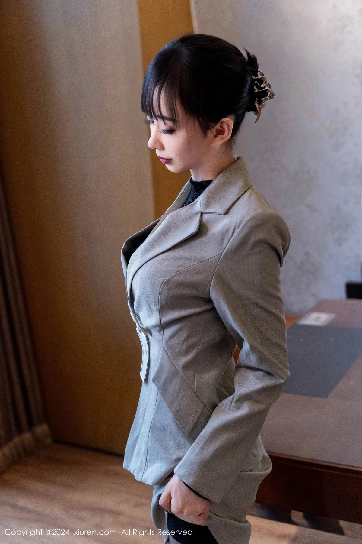 XiuRen第8290期_模特宝宝甜办公室OL制服露黑色缕空连体衣配超薄黑丝诱惑写真69P