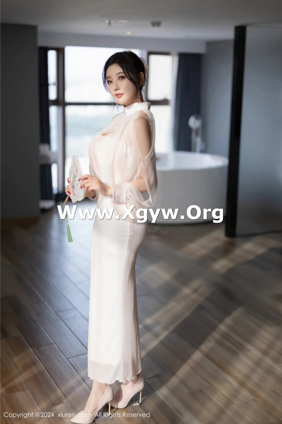 XiuRen第8294期_女神杨晨晨Yome浅粉色情趣内衣配浅粉丝袜秀完美身材诱惑写真80P