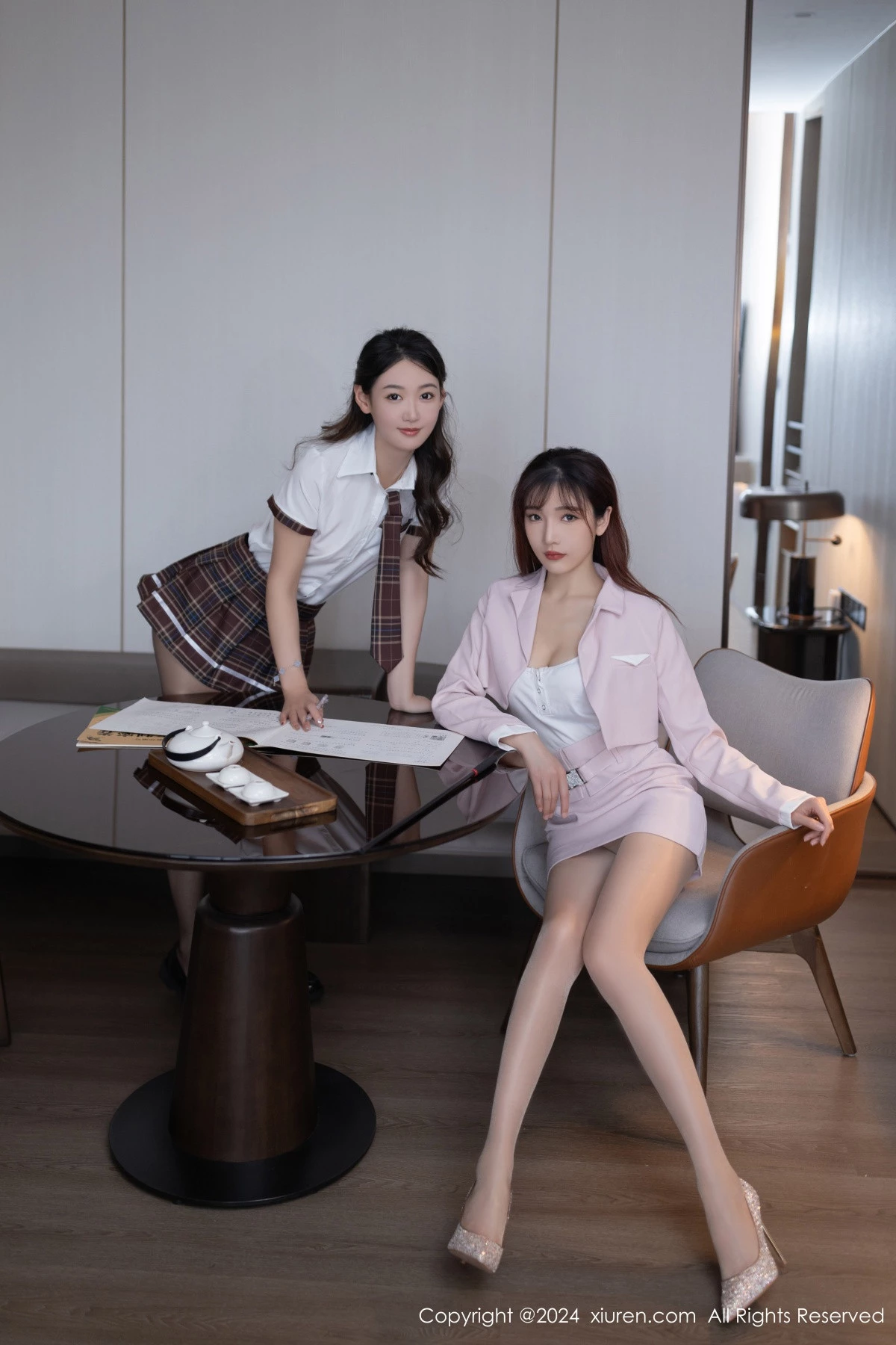XiuRen第8485期_模特合集女神唐安琪＆陆萱萱性感学妹制服秀曼妙身姿诱惑写真80P