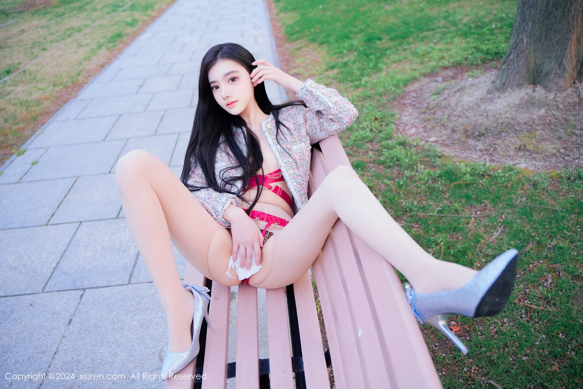 XiuRen第8489_模特龙雪儿户外性感红色情趣服饰配开档白丝秀惹火身材诱惑写真49P