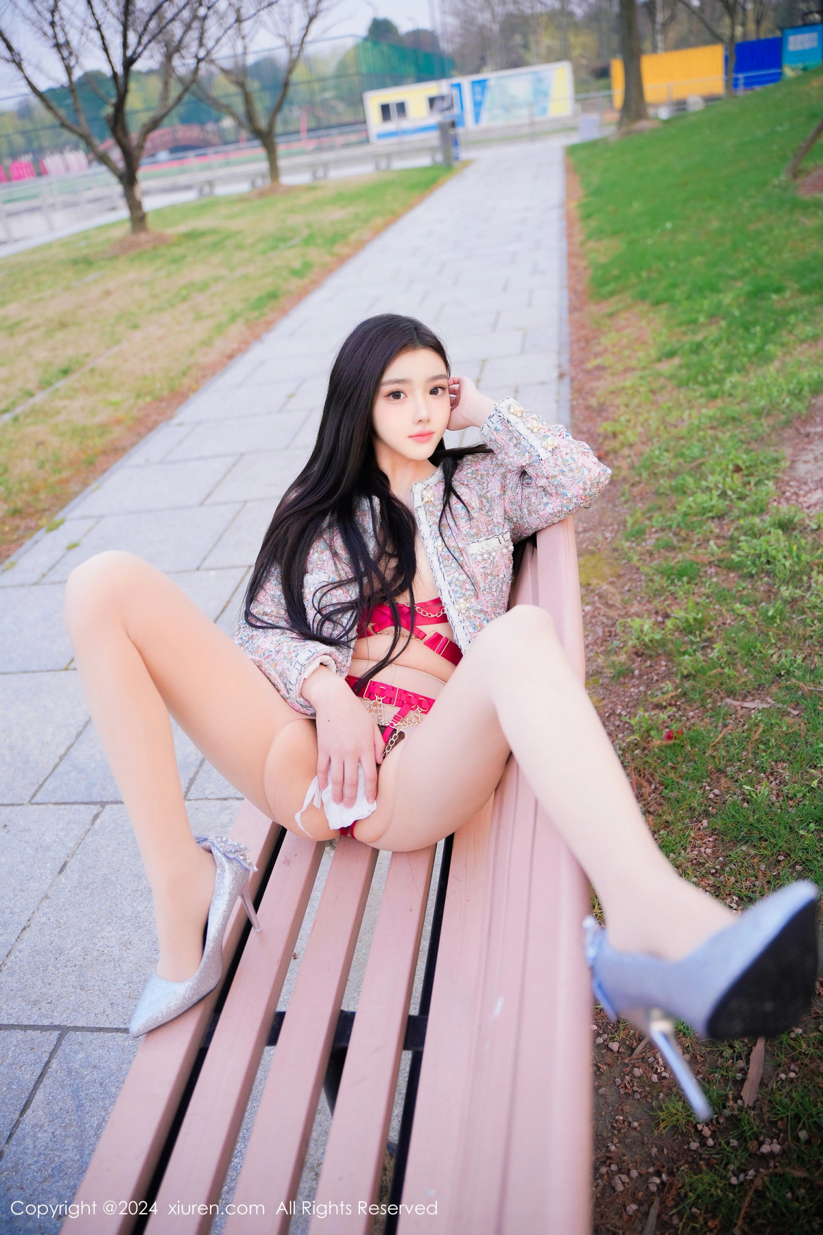XiuRen第8489_模特龙雪儿户外性感红色情趣服饰配开档白丝秀惹火身材诱惑写真49P