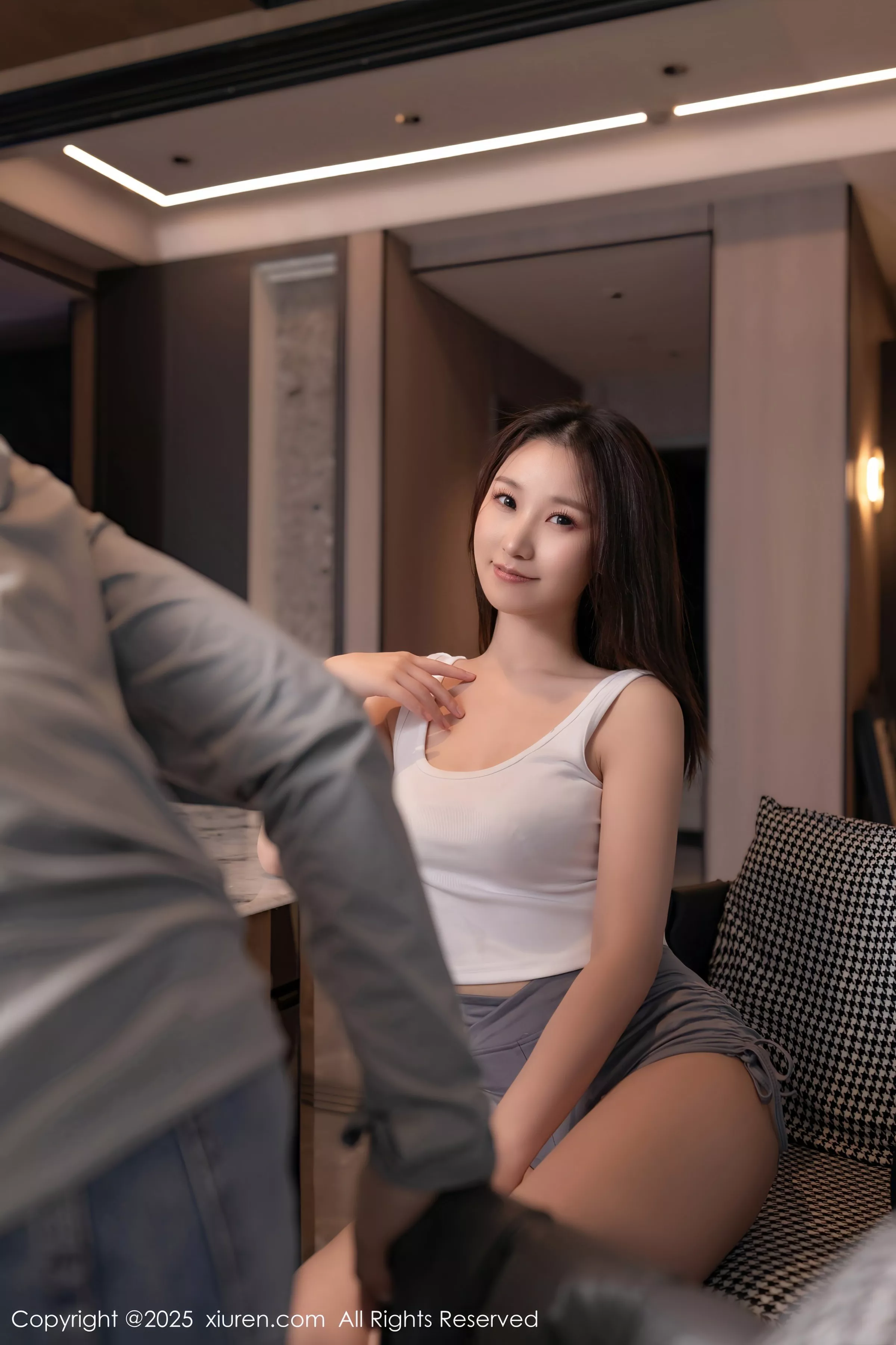 XiuRen第10220期_模特杏子Yada家教主题性感白上衣配灰短裤秀曼妙身姿诱惑写真78P
