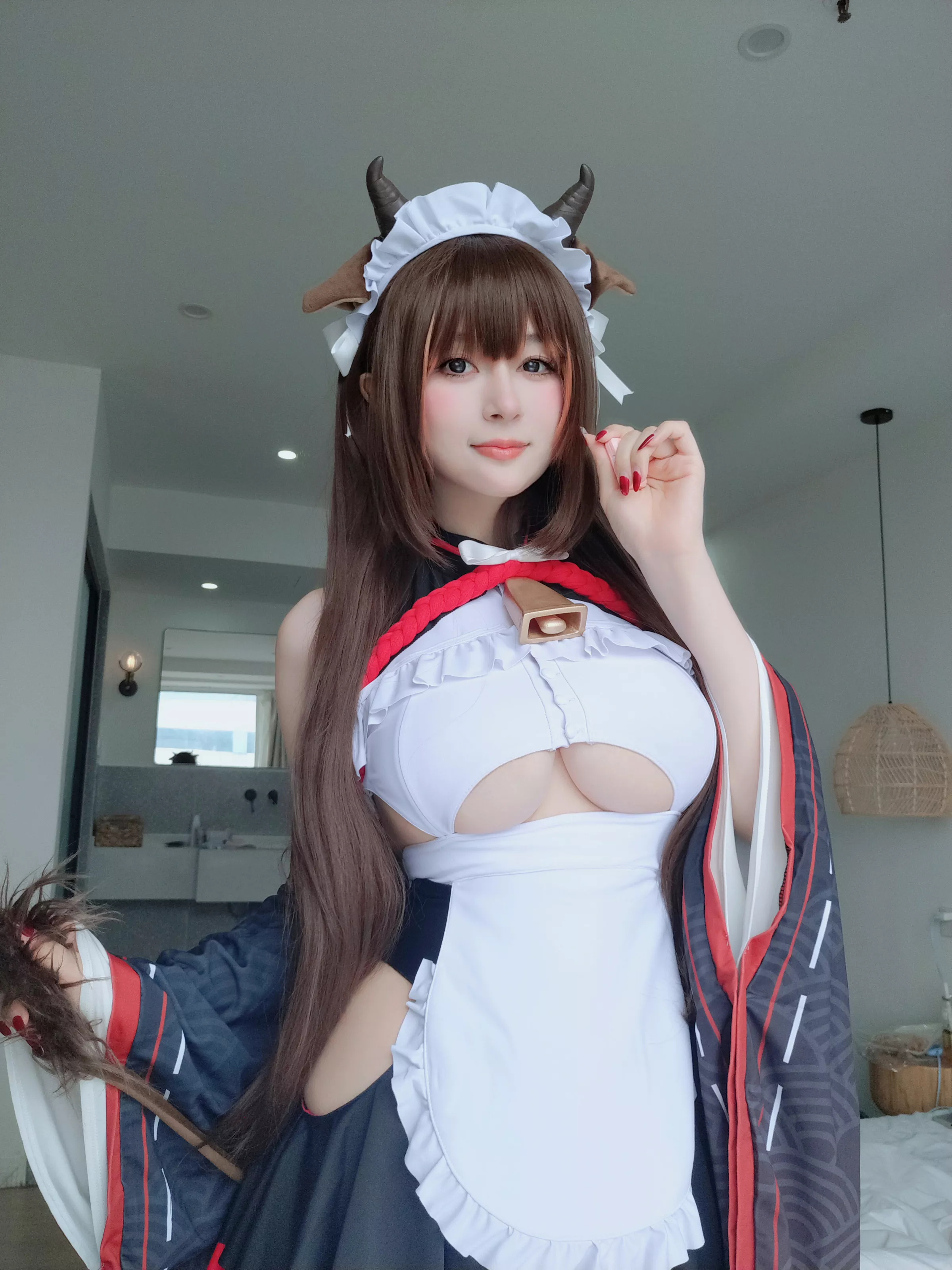 Coser小姐姐白银81碧蓝航线樫野主题性感黑白女仆服饰配黑丝袜秀丰腴身材完美诱惑写真92P