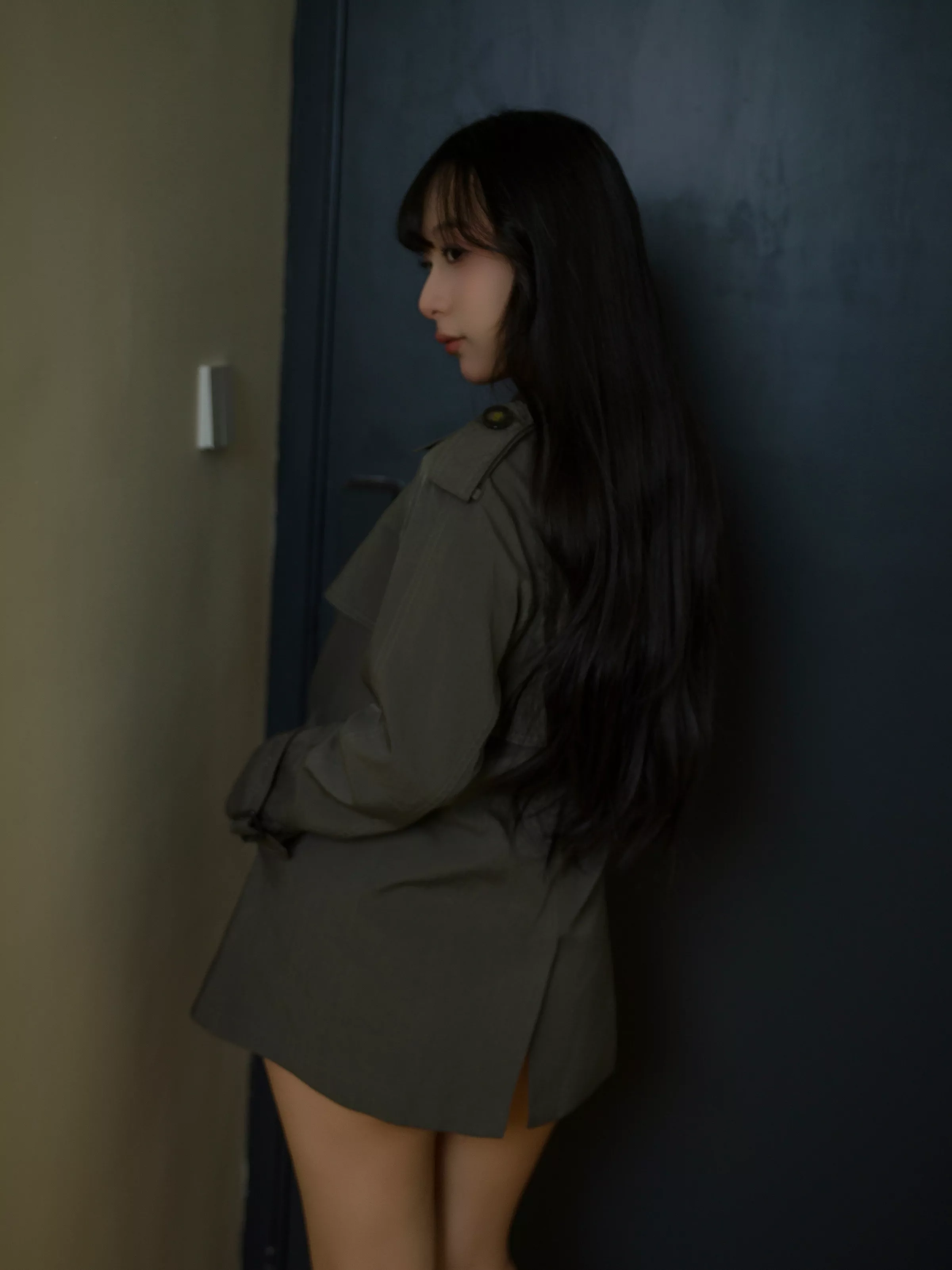 Coser美女浅安安睡前故事主题脱黑色风衣露性感黑色情趣内衣秀丰腴身材撩人诱惑写真89P