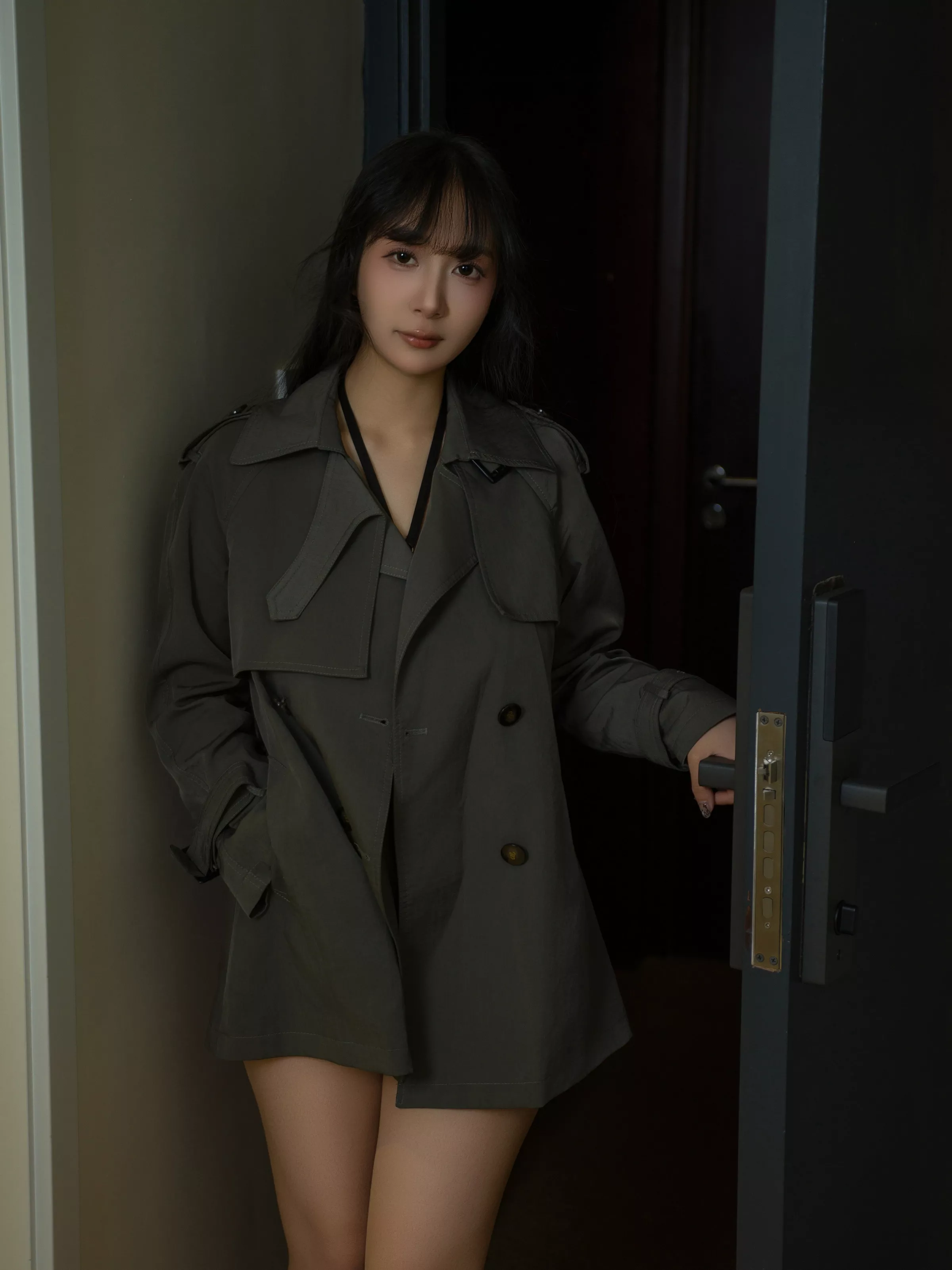 Coser美女浅安安睡前故事主题脱黑色风衣露性感黑色情趣内衣秀丰腴身材撩人诱惑写真89P
