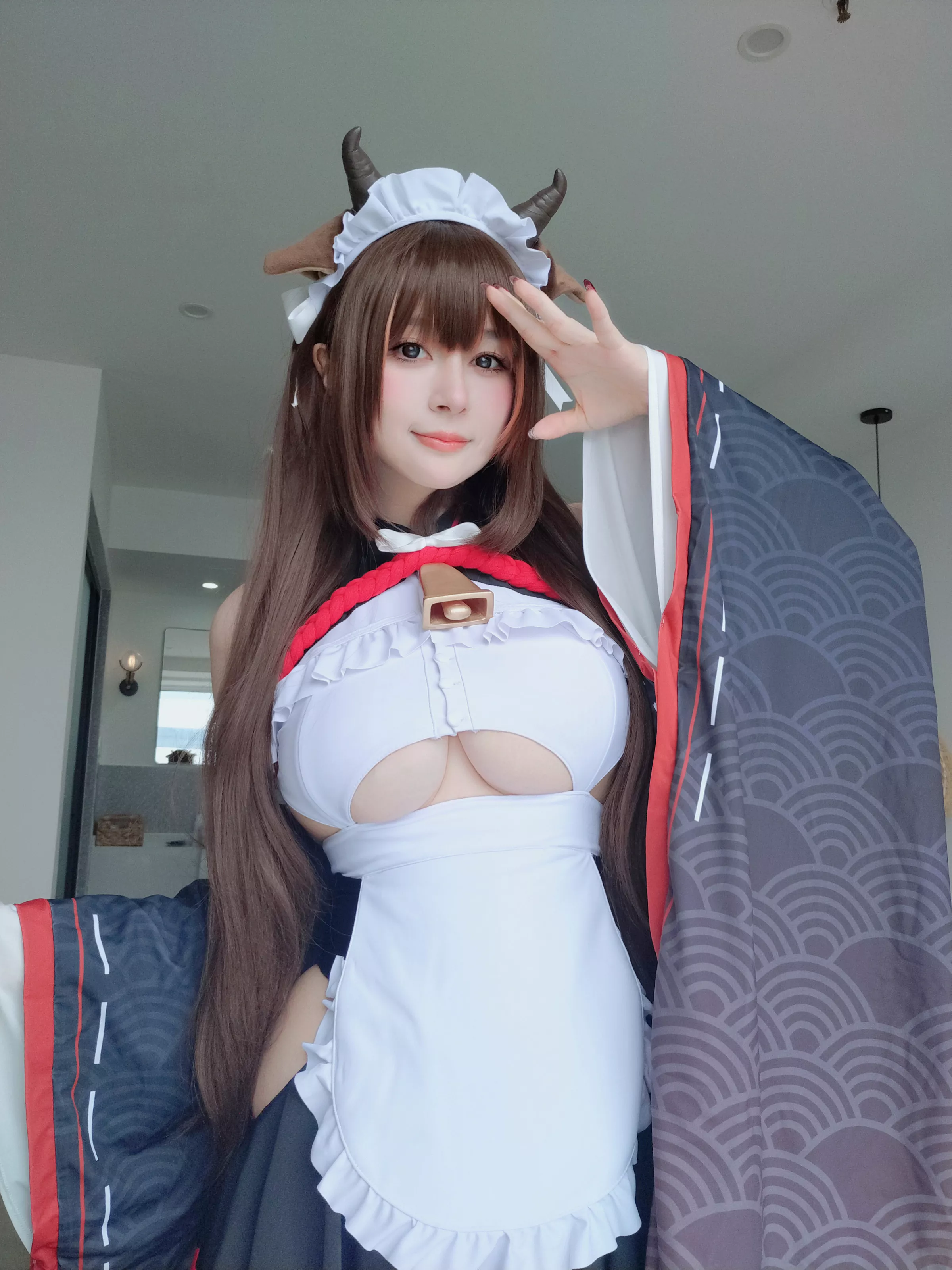 Coser小姐姐白银81碧蓝航线樫野主题性感黑白女仆服饰配黑丝袜秀丰腴身材完美诱惑写真92P