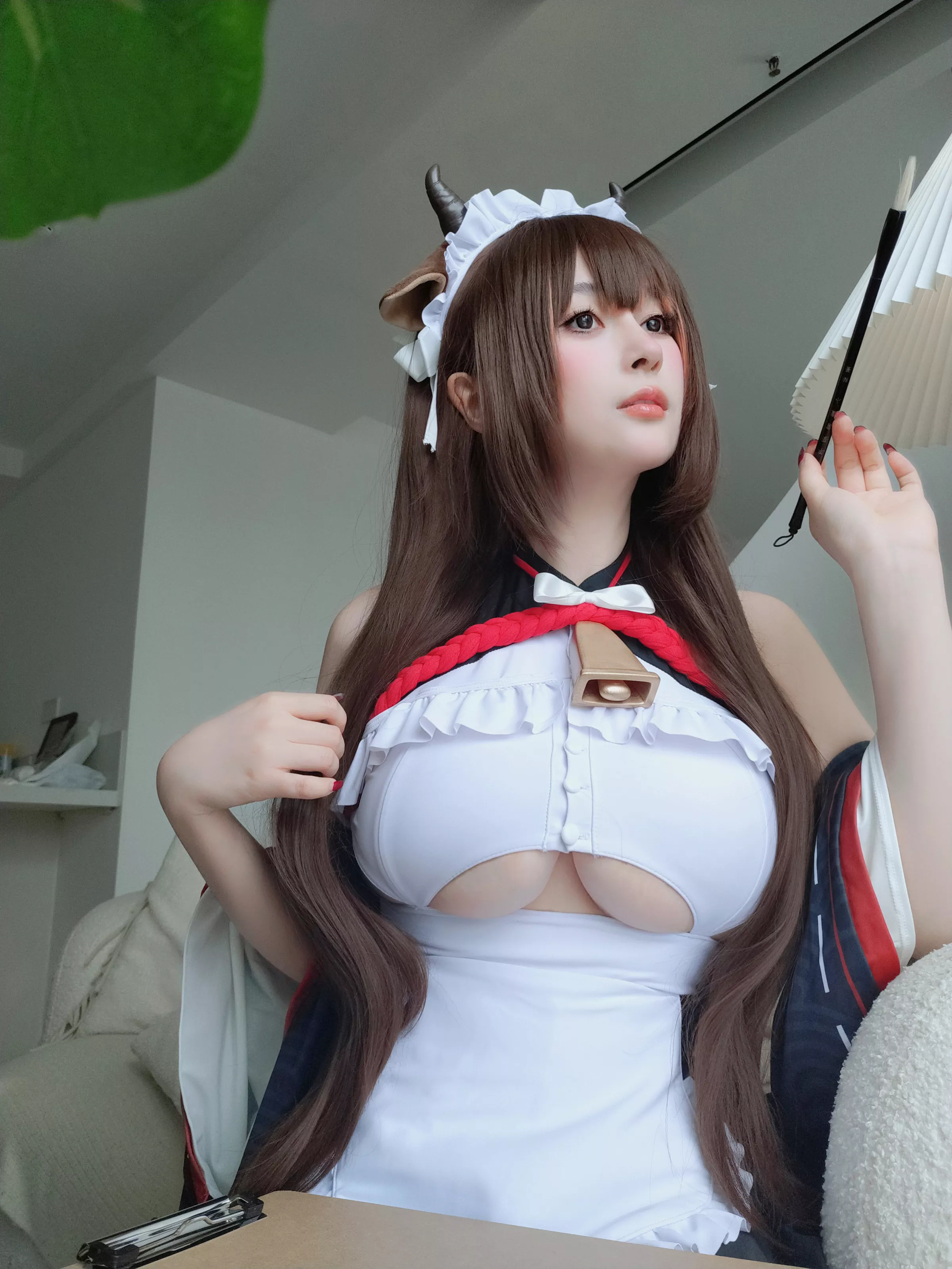 Coser小姐姐白银81碧蓝航线樫野主题性感黑白女仆服饰配黑丝袜秀丰腴身材完美诱惑写真92P