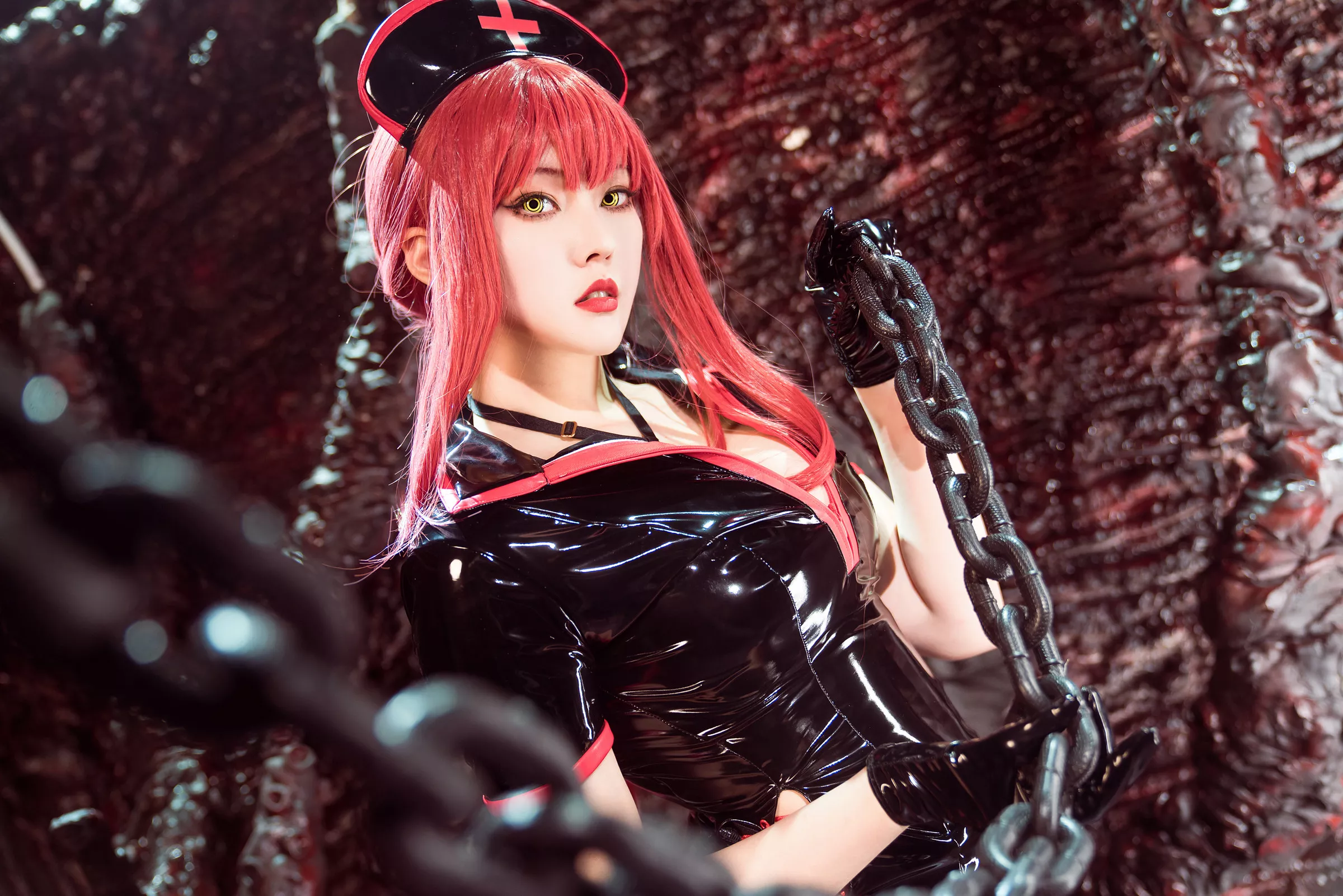 网络美女Natsuko夏夏子玛奇玛护士主题性感黑色皮质护士服配黑丝吊袜秀曼妙身姿诱惑写真72P