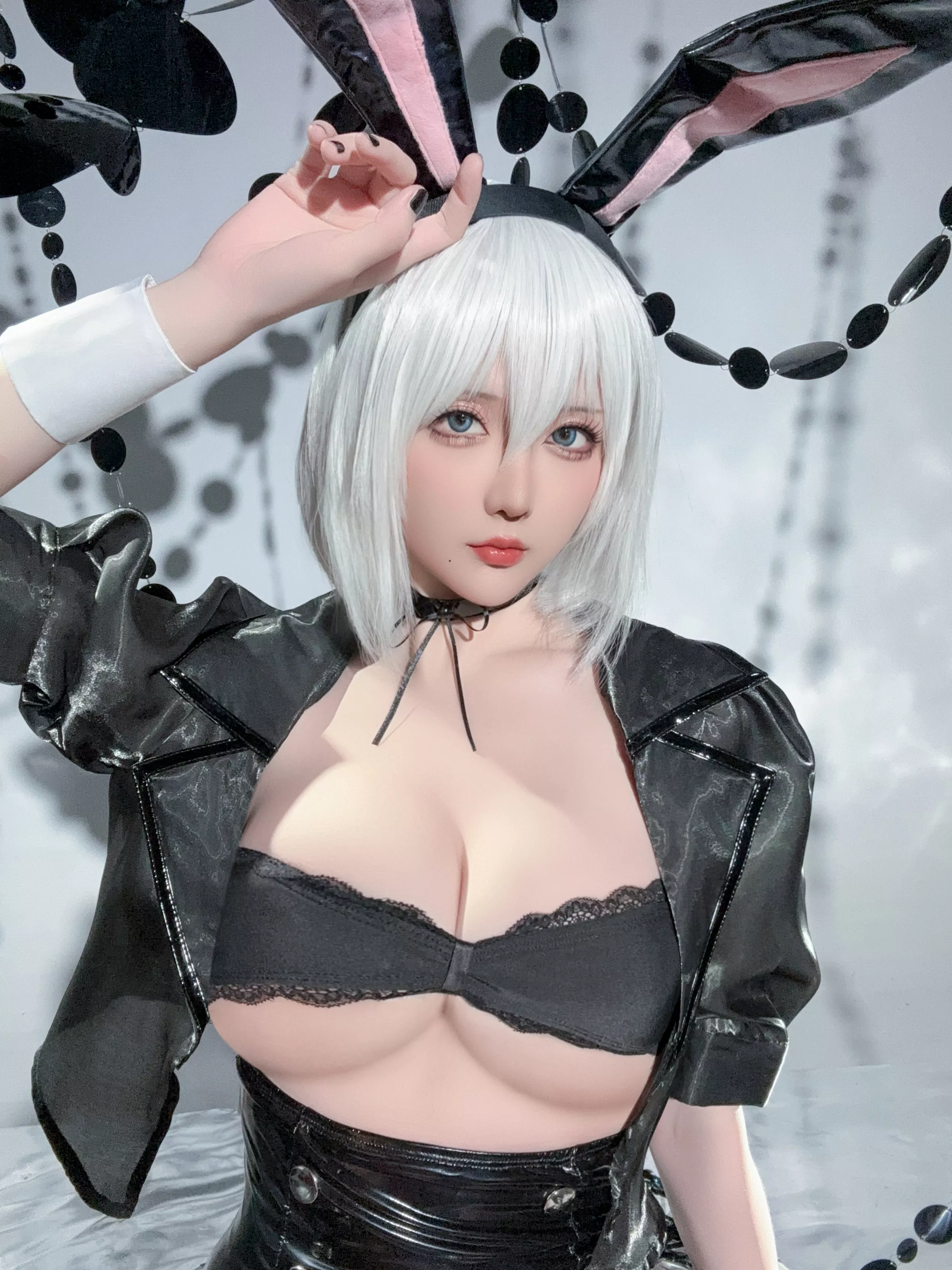 Coser小姐姐星之迟迟25年3月计划C-2B兔女郎主题性感黑色皮质套装配超薄黑丝秀美腿诱惑写真34P