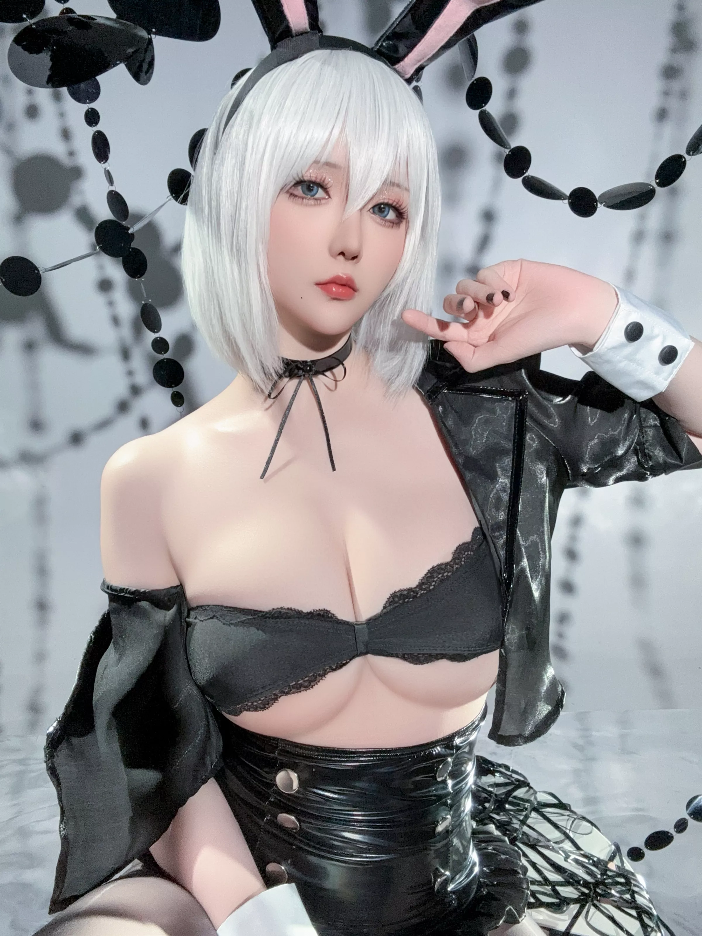 Coser小姐姐星之迟迟25年3月计划C-2B兔女郎主题性感黑色皮质套装配超薄黑丝秀美腿诱惑写真34P