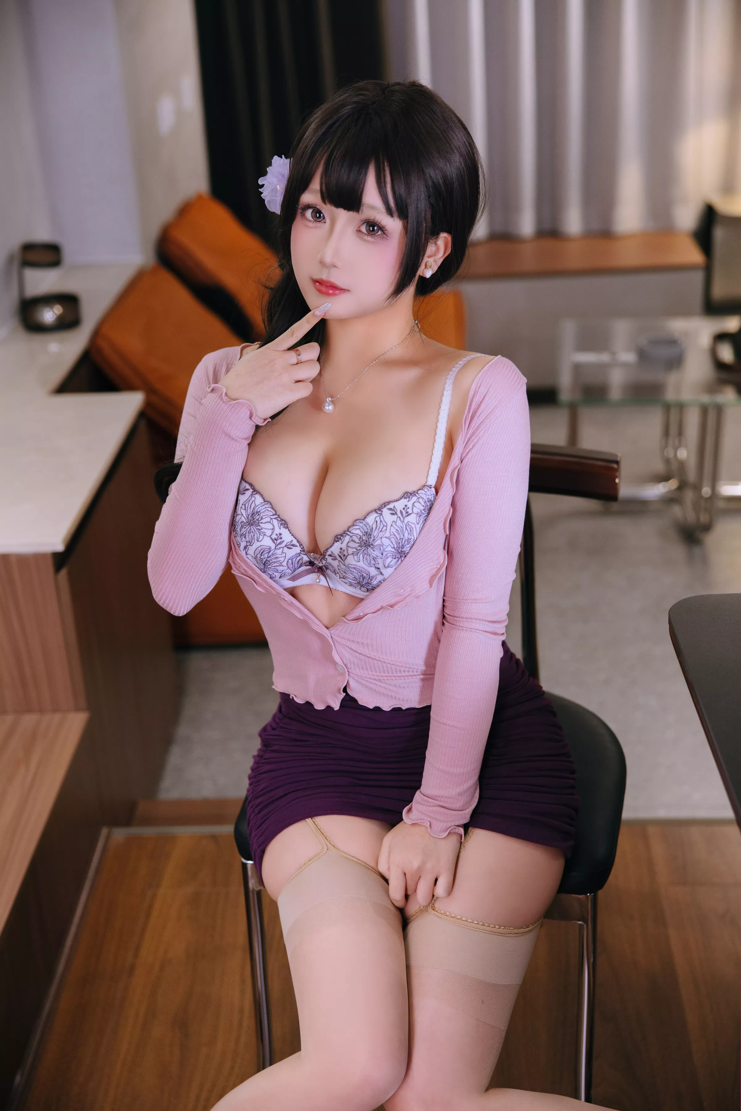 Cosplay美女日奈娇小妈主题私房性感紫色薄纱裙露性感内衣配超薄肉丝秀丰腴身材诱惑写真175P