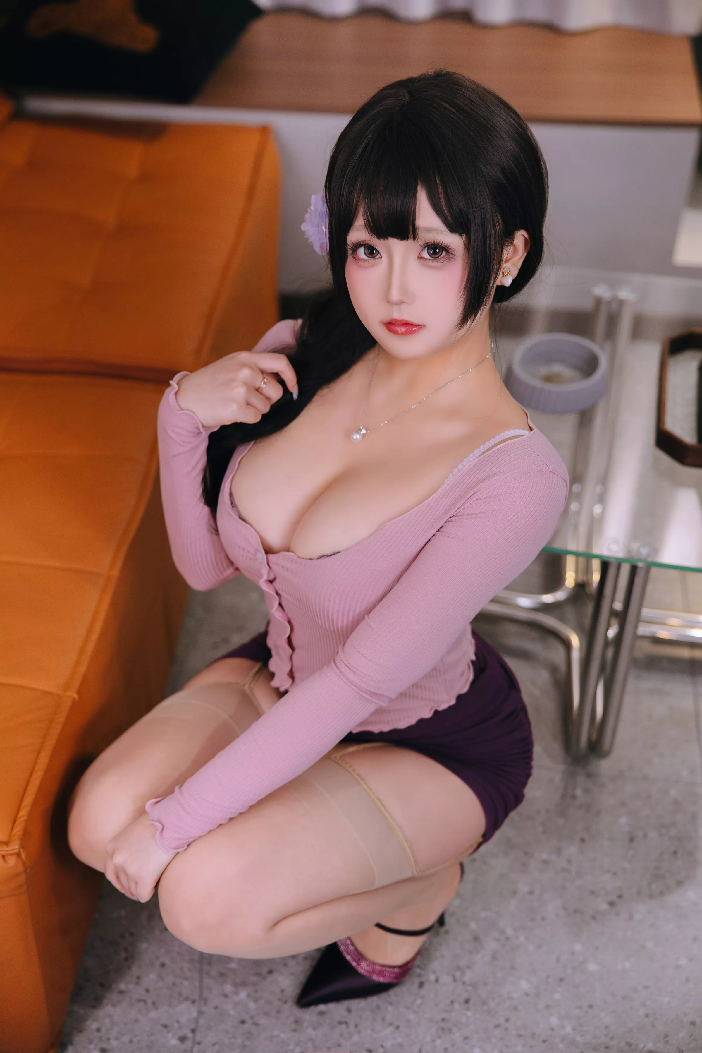 Cosplay美女日奈娇小妈主题私房性感紫色薄纱裙露性感内衣配超薄肉丝秀丰腴身材诱惑写真175P