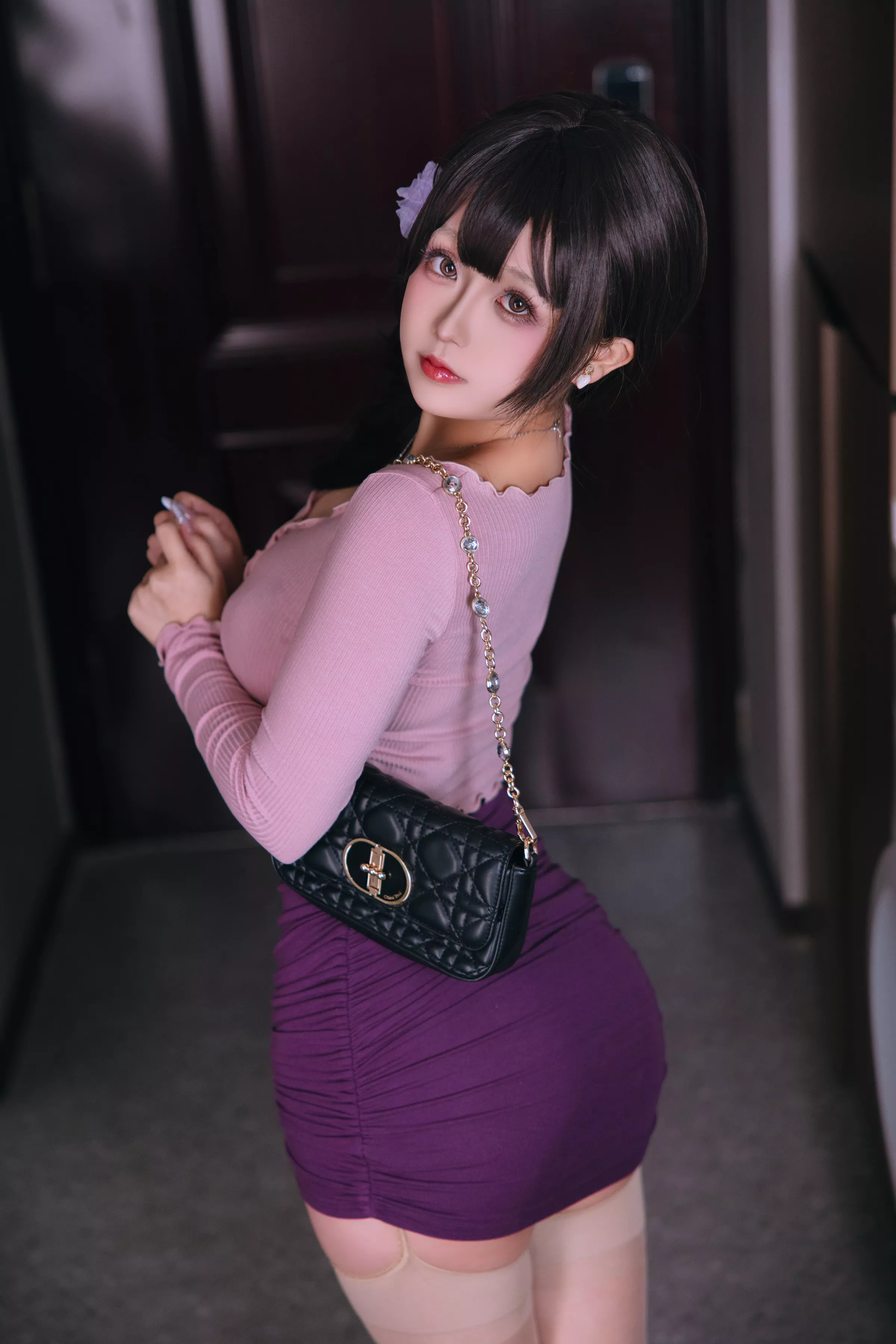Cosplay美女日奈娇小妈主题私房性感紫色薄纱裙露性感内衣配超薄肉丝秀丰腴身材诱惑写真175P