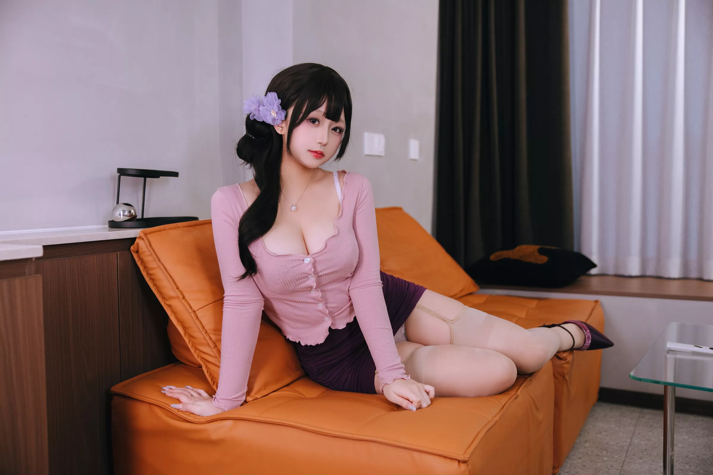 Cosplay美女日奈娇小妈主题私房性感紫色薄纱裙露性感内衣配超薄肉丝秀丰腴身材诱惑写真175P