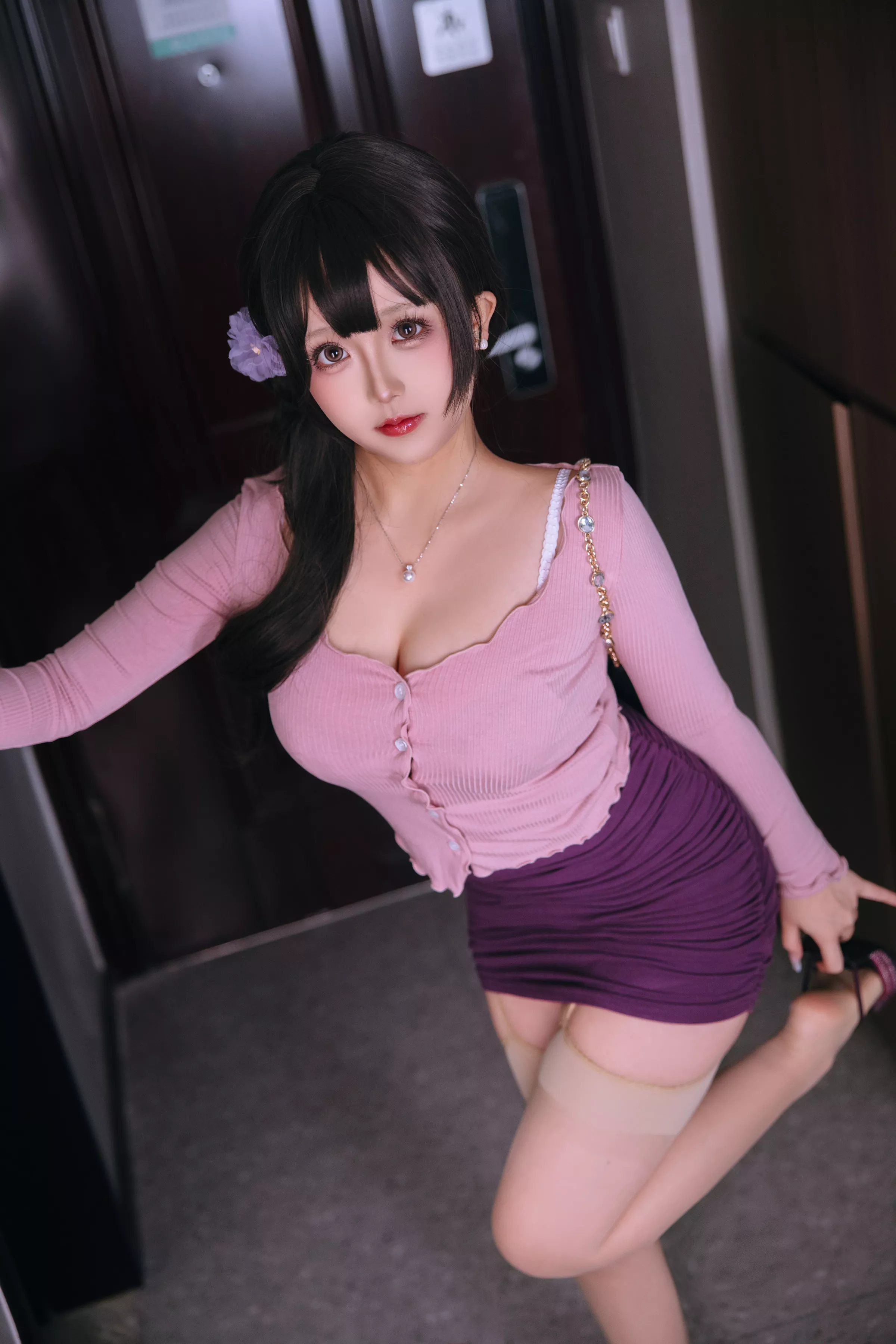 Cosplay美女日奈娇小妈主题私房性感紫色薄纱裙露性感内衣配超薄肉丝秀丰腴身材诱惑写真175P
