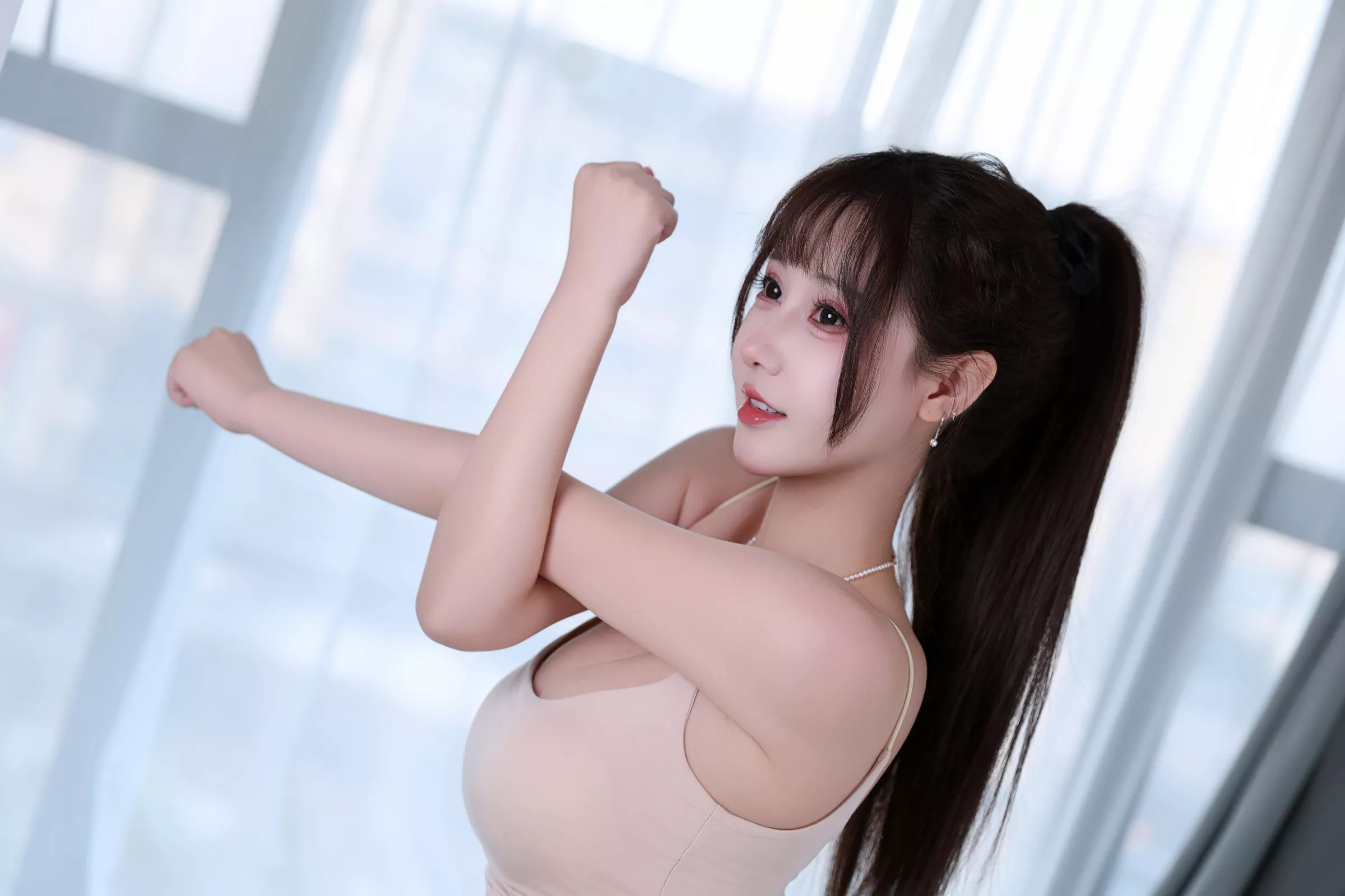 网络美女羽生三未瑜伽姐姐主题性感浅色吊带配灰色瑜伽裤紧身秀完美身材撩人诱惑写真42P
