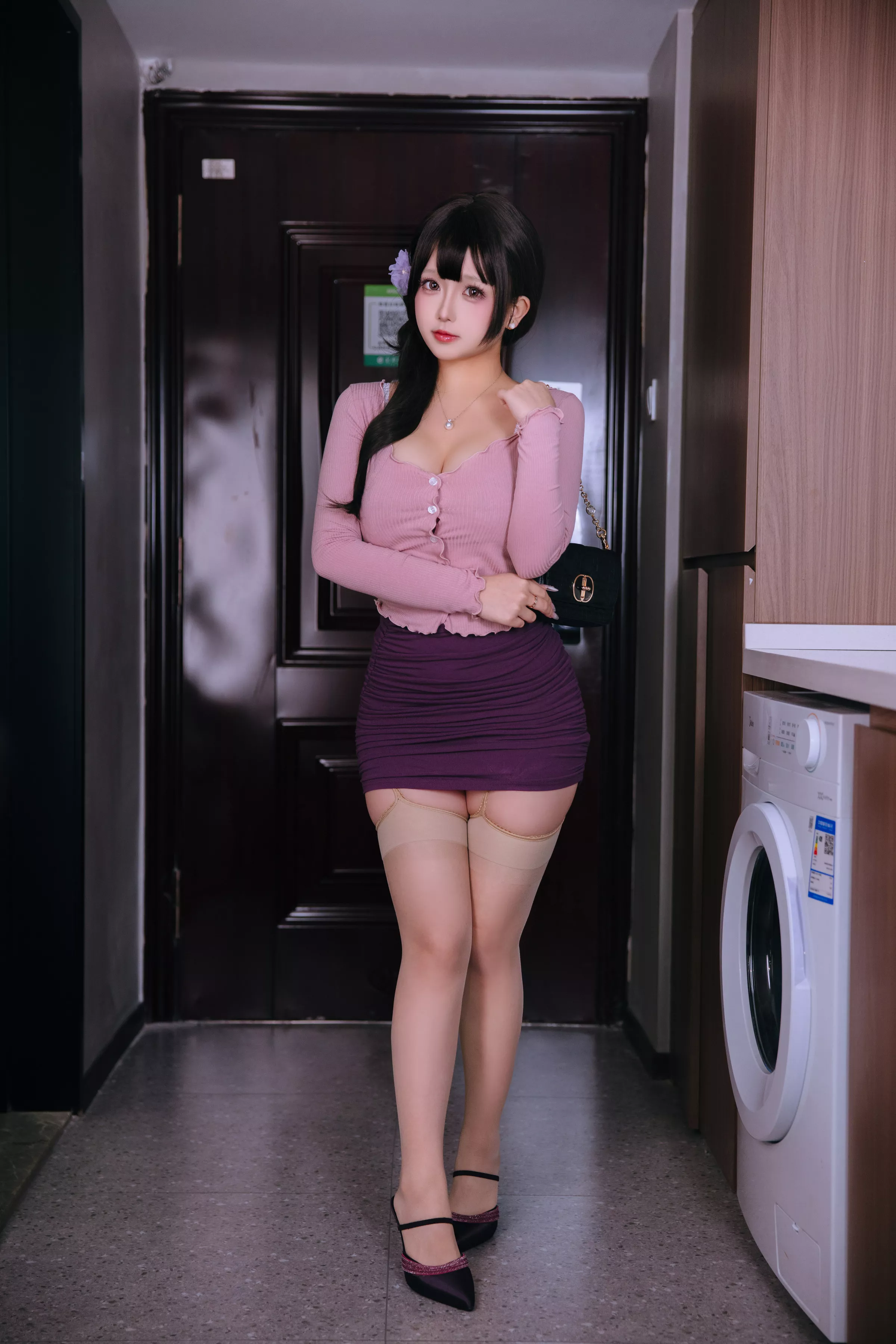 Cosplay美女日奈娇小妈主题私房性感紫色薄纱裙露性感内衣配超薄肉丝秀丰腴身材诱惑写真175P