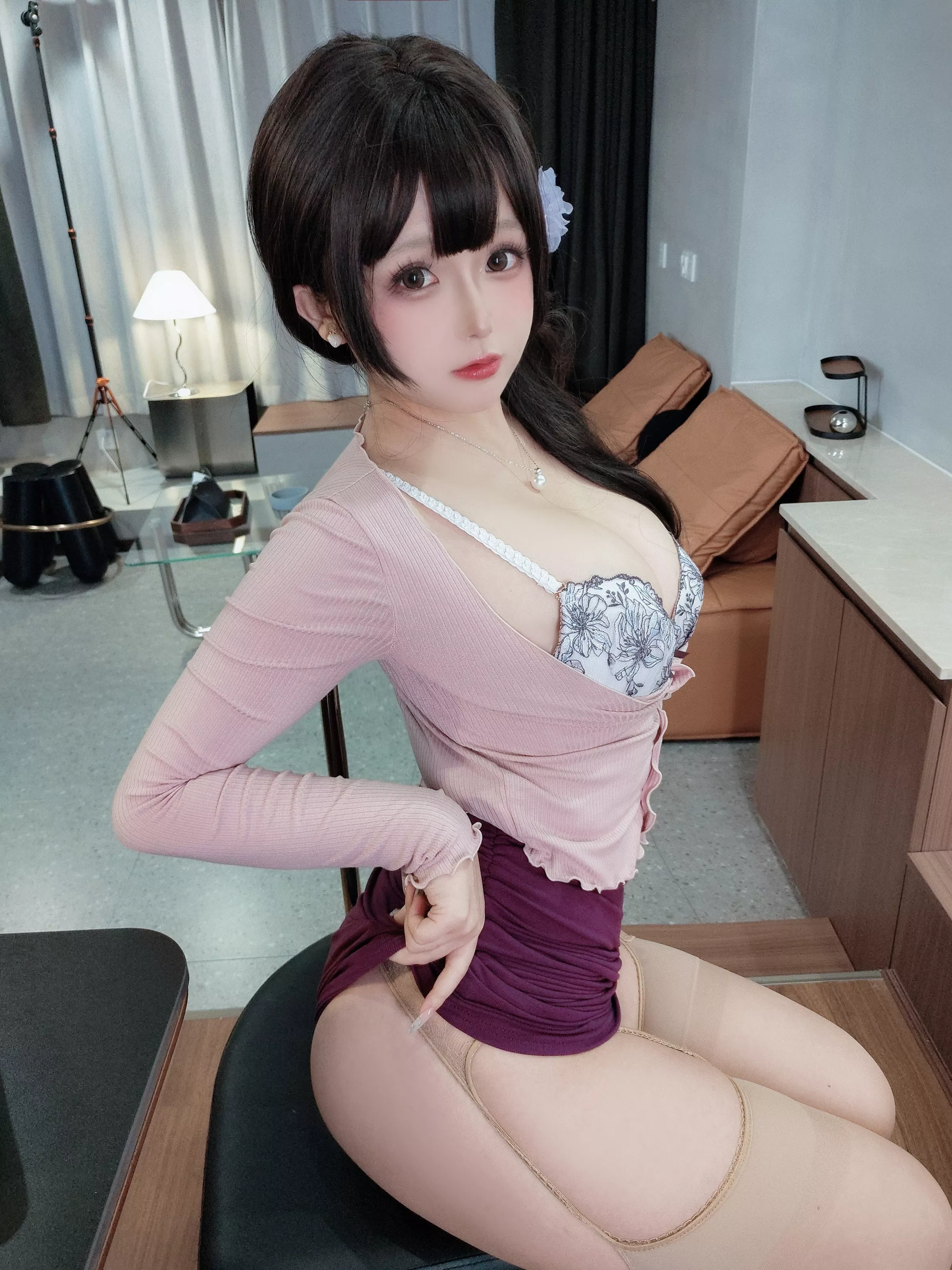 Cosplay美女日奈娇小妈主题私房性感紫色薄纱裙露性感内衣配超薄肉丝秀丰腴身材诱惑写真175P