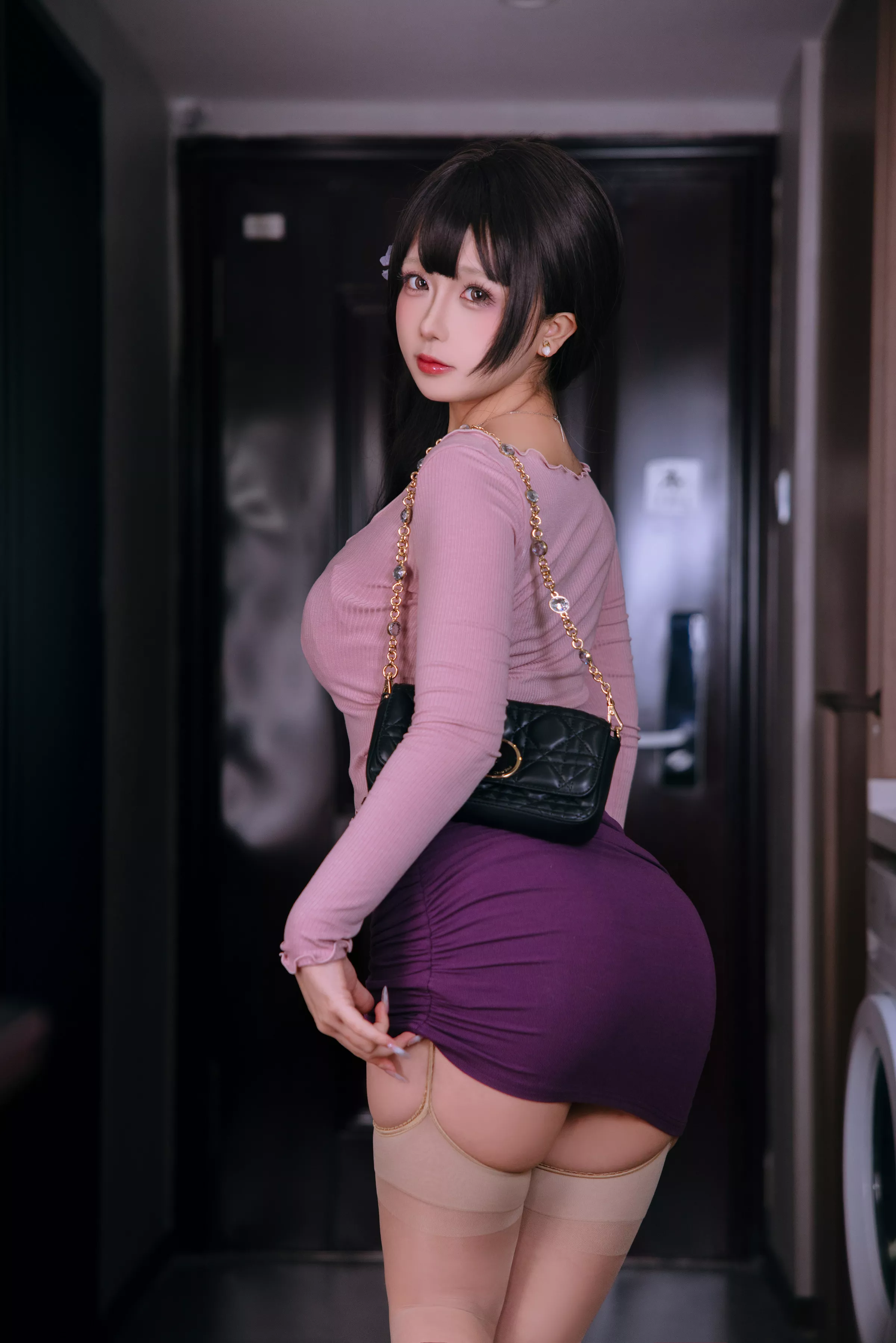 Cosplay美女日奈娇小妈主题私房性感紫色薄纱裙露性感内衣配超薄肉丝秀丰腴身材诱惑写真175P