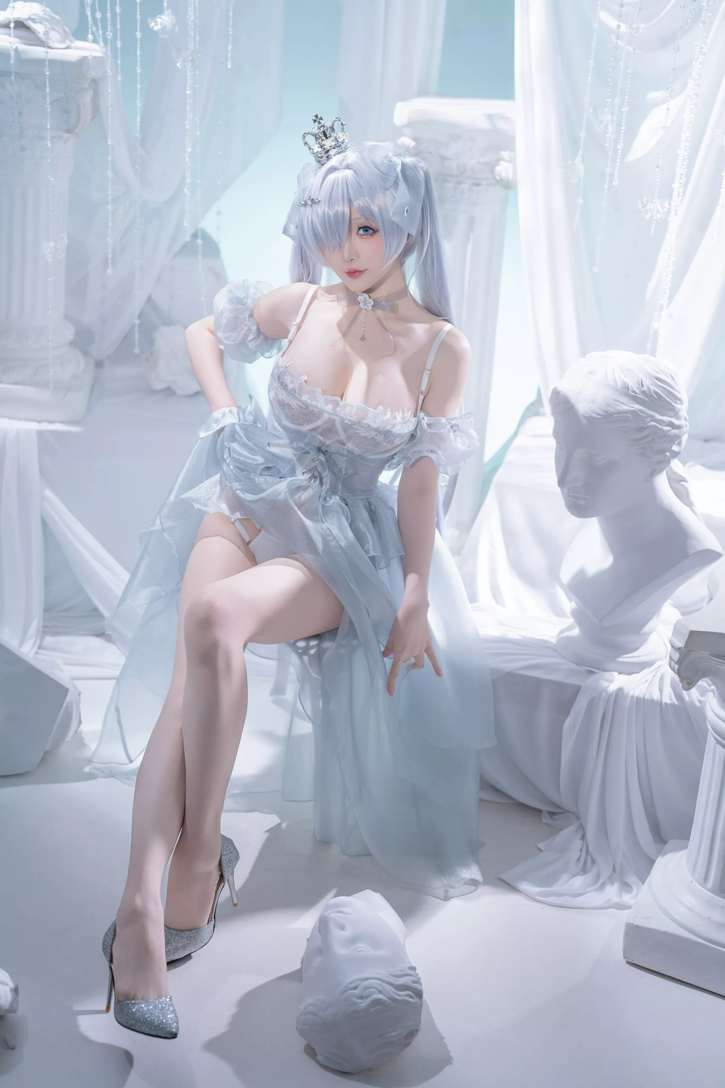 Coser小姐姐星之迟迟25年3月计划D灰姑娘主题性感灰色薄纱长裙秀丰腴身姿诱惑写真37P