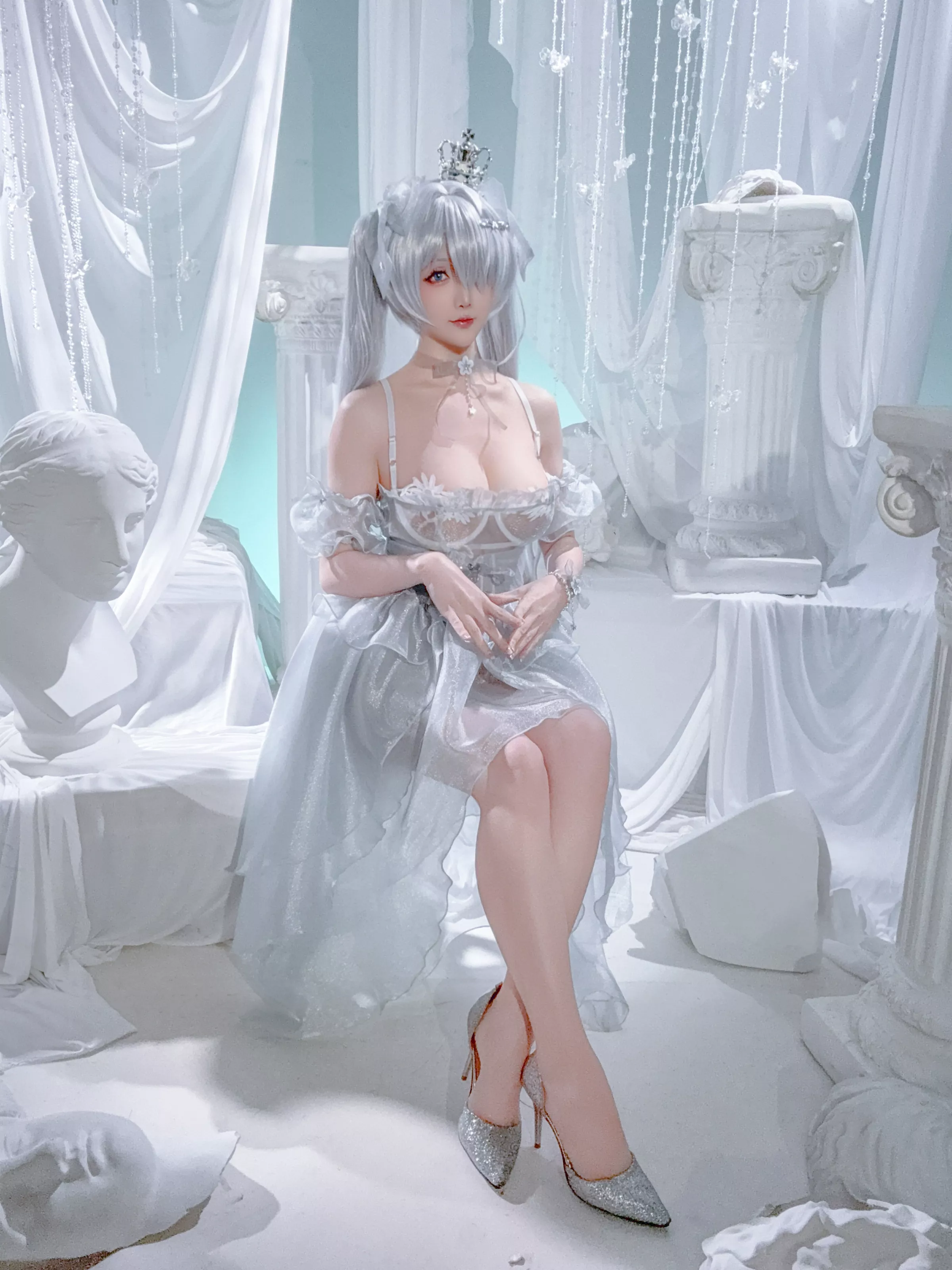 Coser小姐姐星之迟迟25年3月计划D灰姑娘主题性感灰色薄纱长裙秀丰腴身姿诱惑写真37P