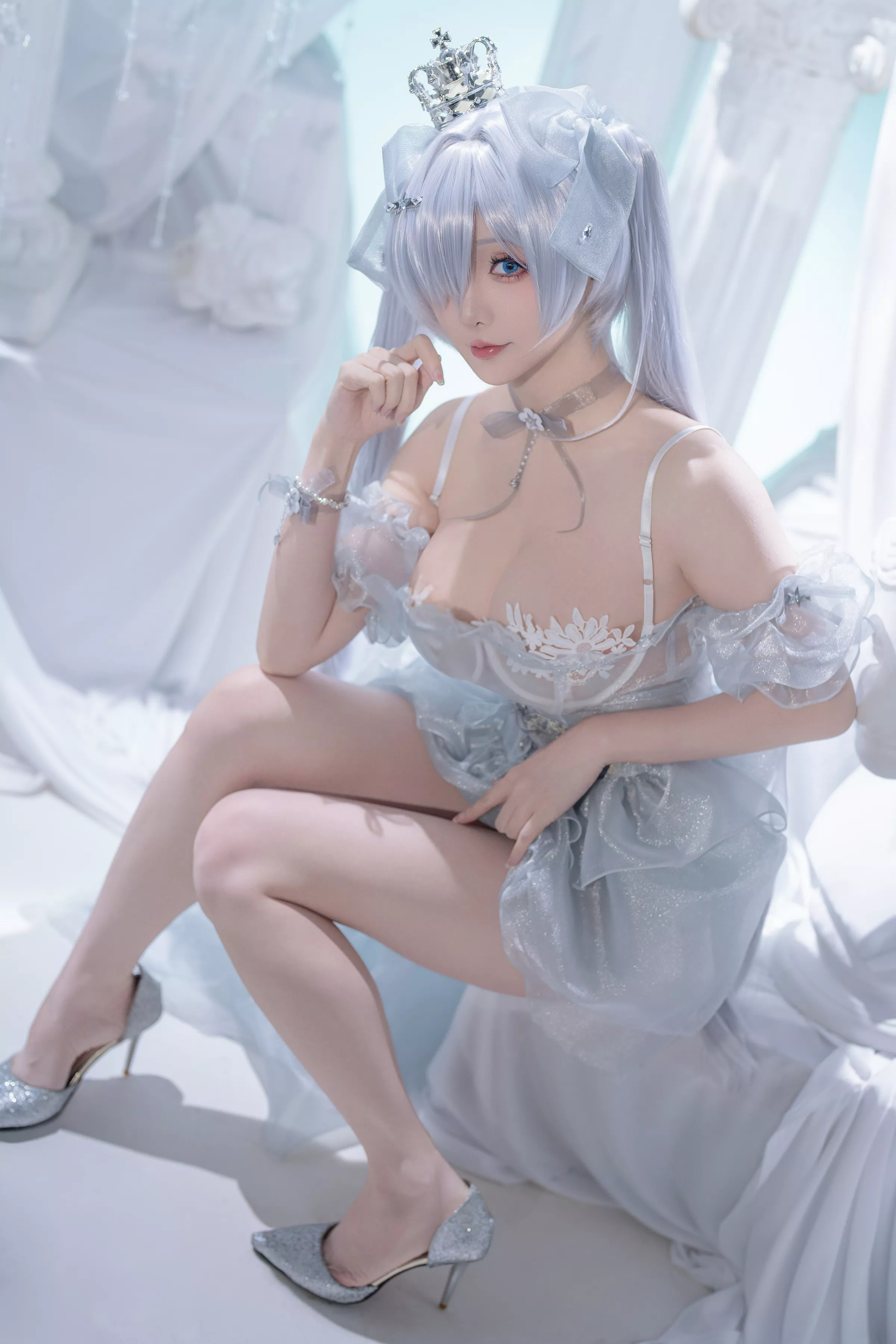 Coser小姐姐星之迟迟25年3月计划D灰姑娘主题性感灰色薄纱长裙秀丰腴身姿诱惑写真37P