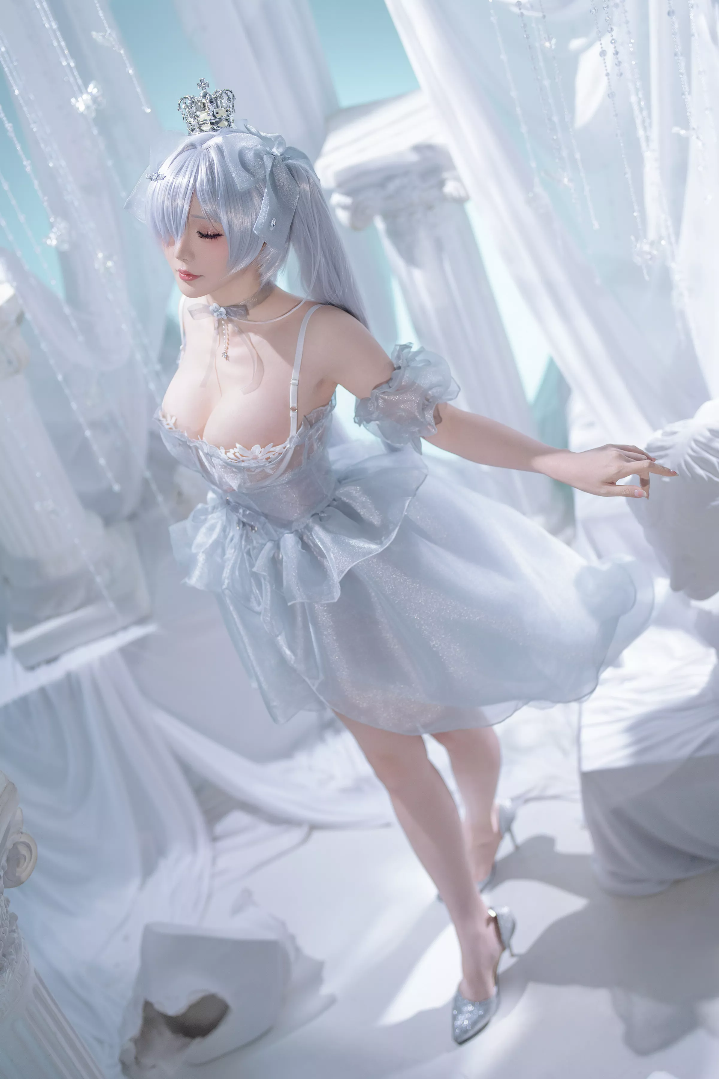 Coser小姐姐星之迟迟25年3月计划D灰姑娘主题性感灰色薄纱长裙秀丰腴身姿诱惑写真37P