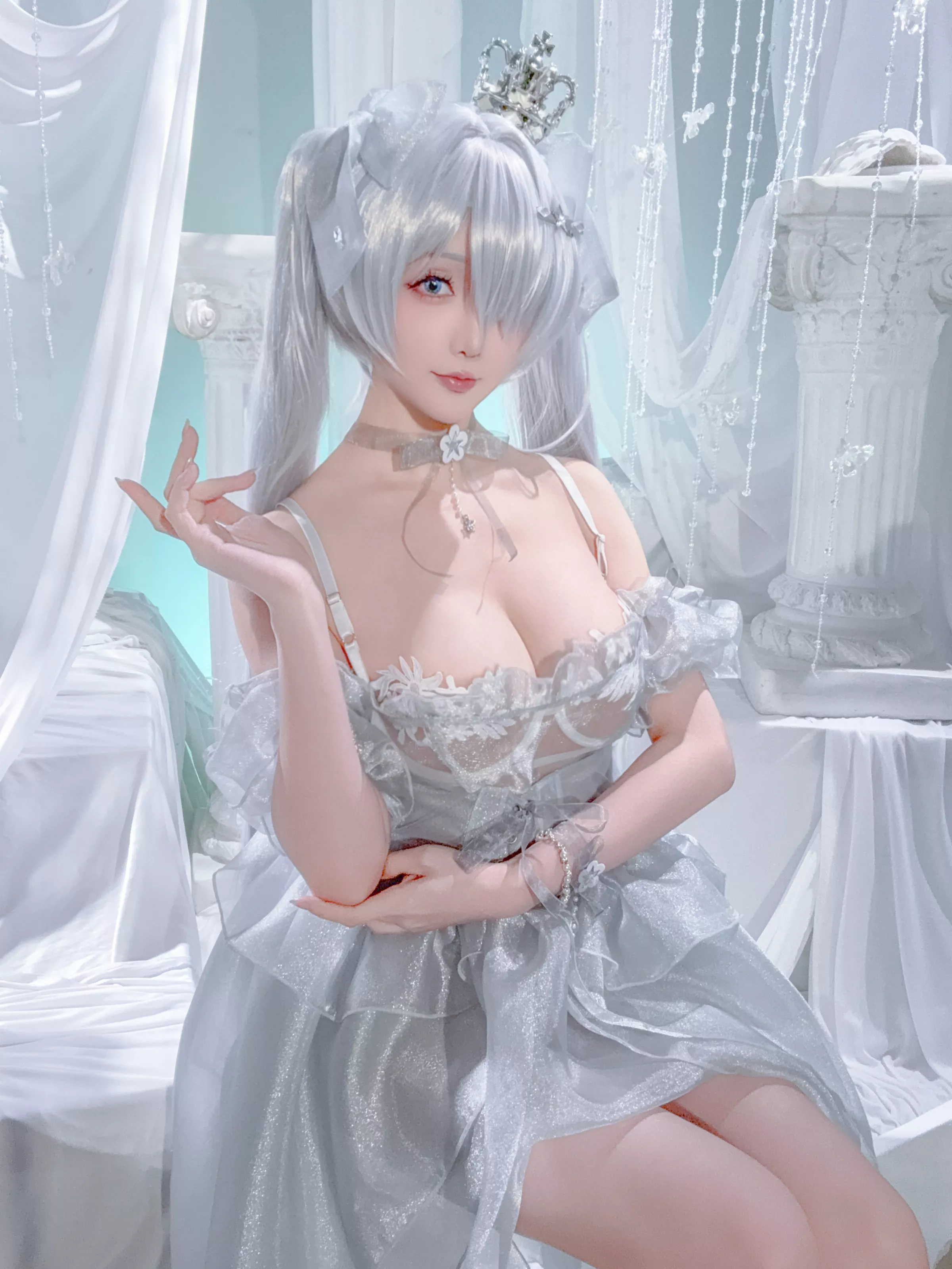 Coser小姐姐星之迟迟25年3月计划D灰姑娘主题性感灰色薄纱长裙秀丰腴身姿诱惑写真37P