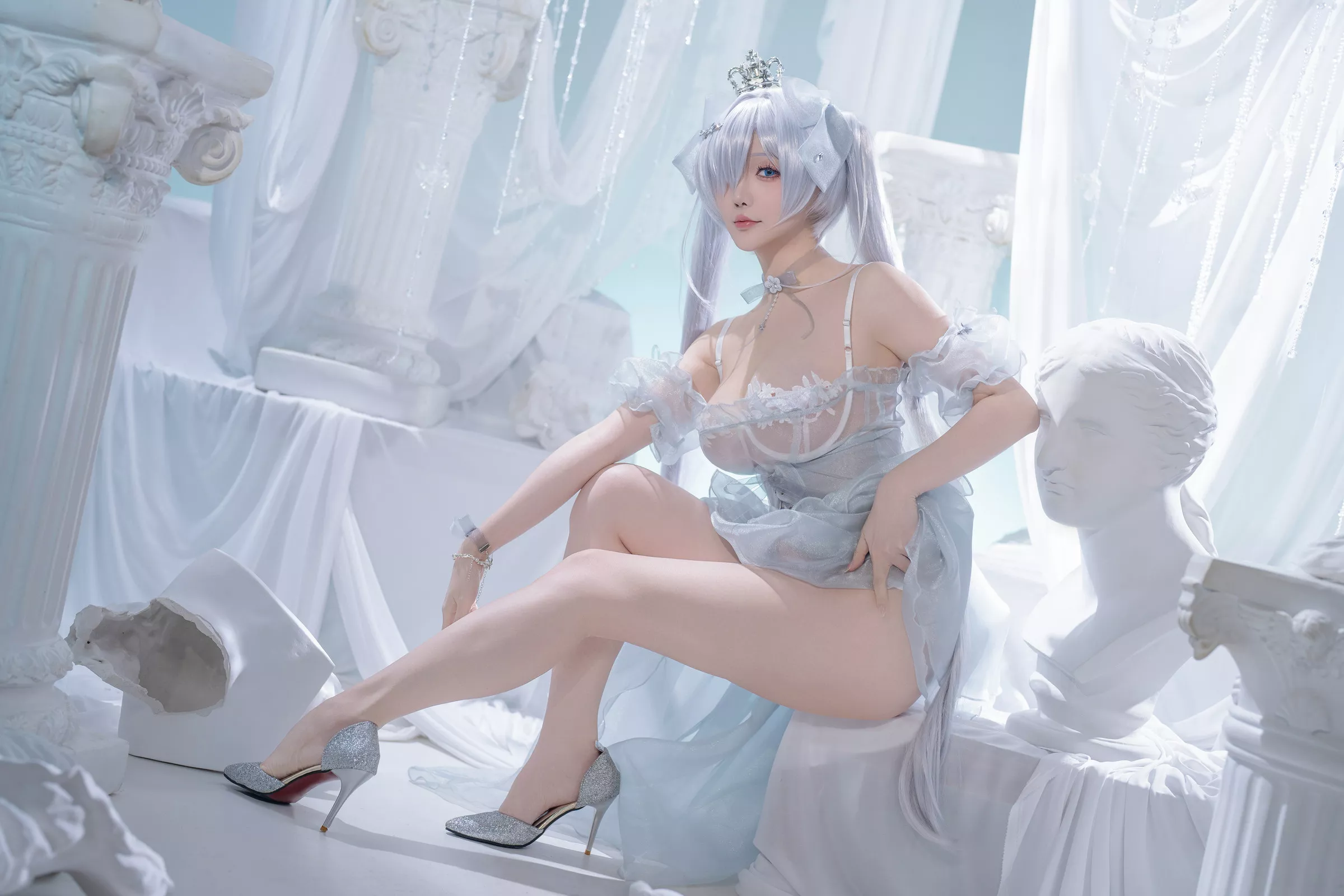 Coser小姐姐星之迟迟25年3月计划D灰姑娘主题性感灰色薄纱长裙秀丰腴身姿诱惑写真37P