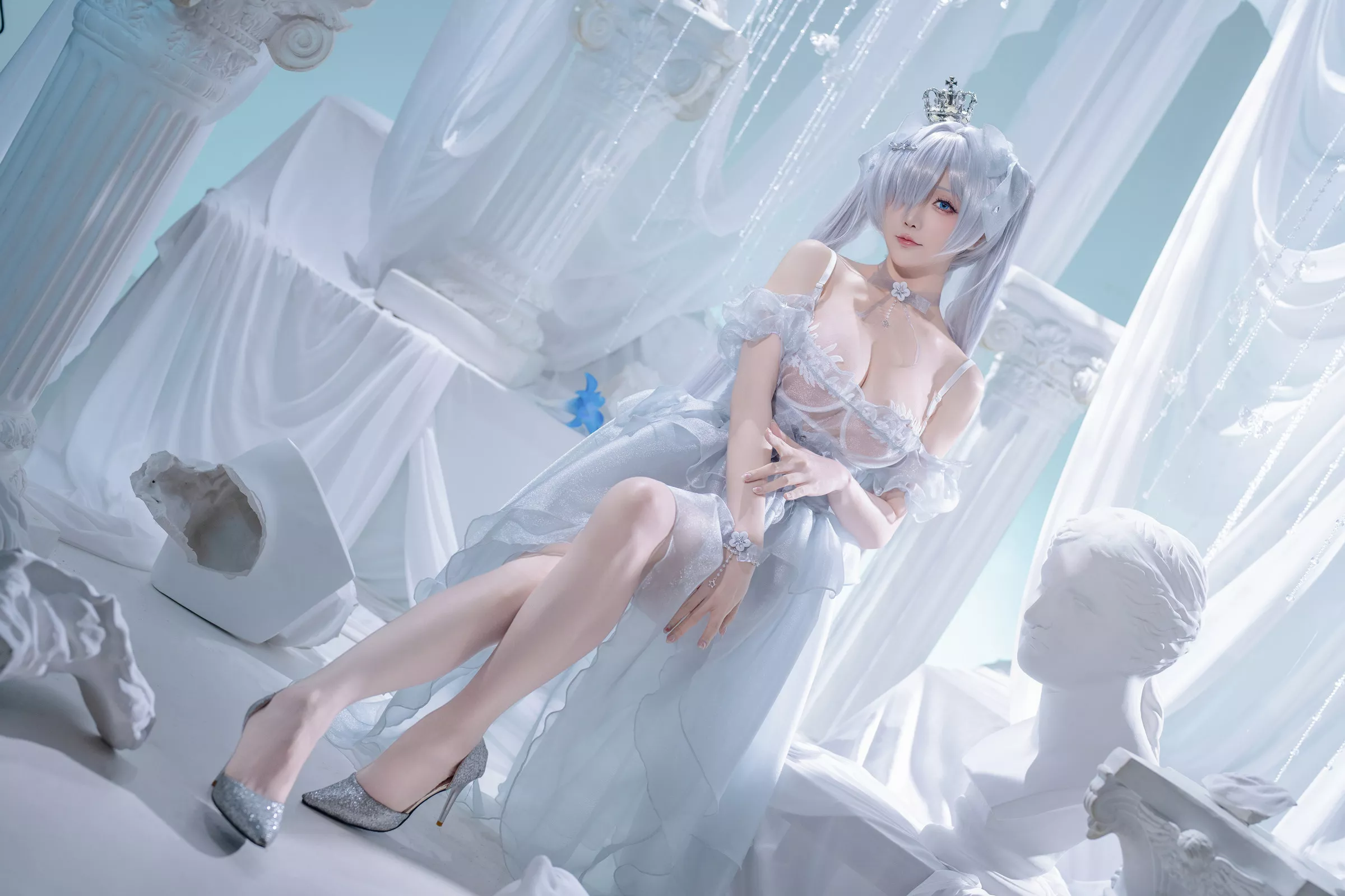 Coser小姐姐星之迟迟25年3月计划D灰姑娘主题性感灰色薄纱长裙秀丰腴身姿诱惑写真37P