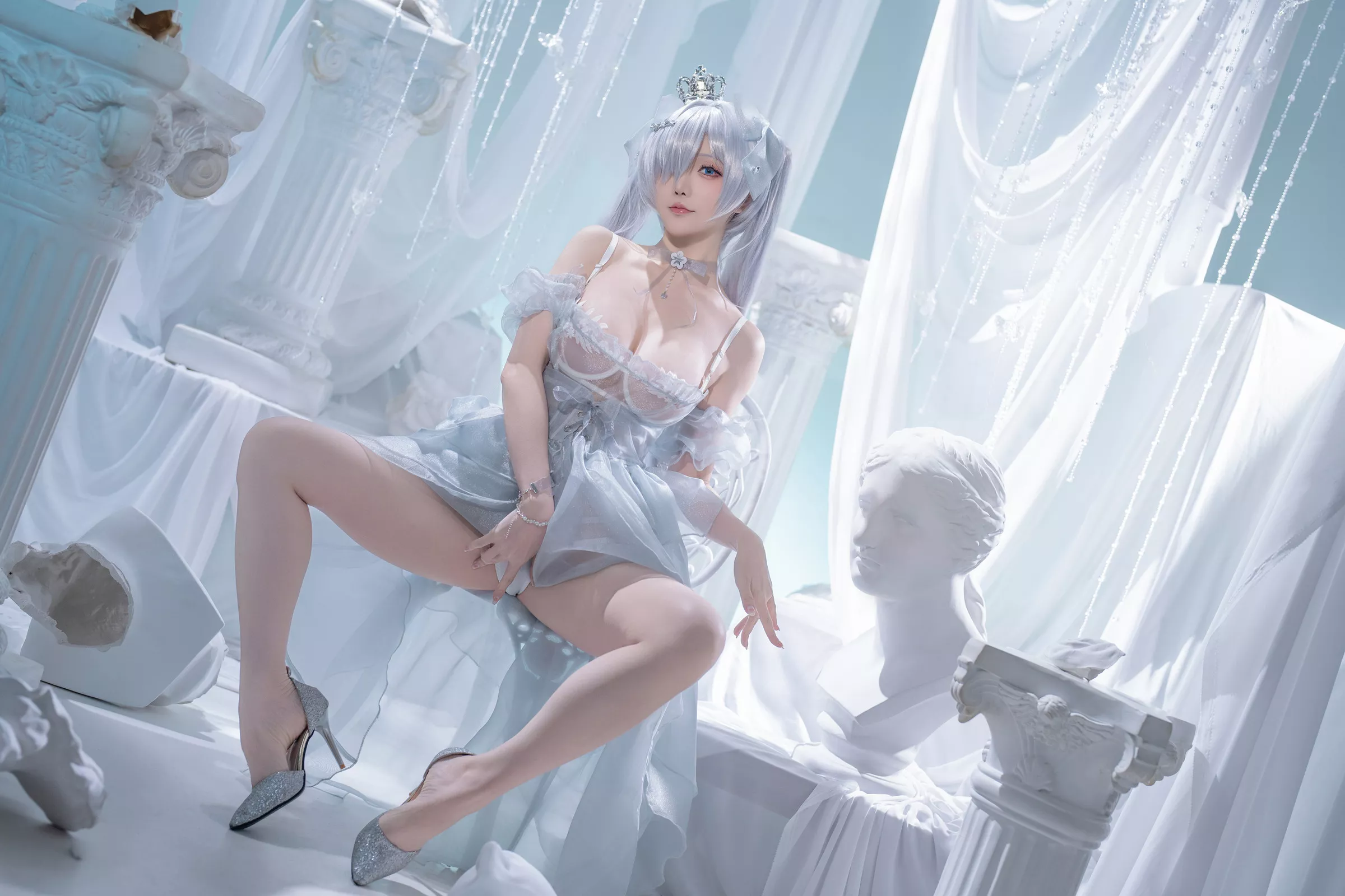 Coser小姐姐星之迟迟25年3月计划D灰姑娘主题性感灰色薄纱长裙秀丰腴身姿诱惑写真37P