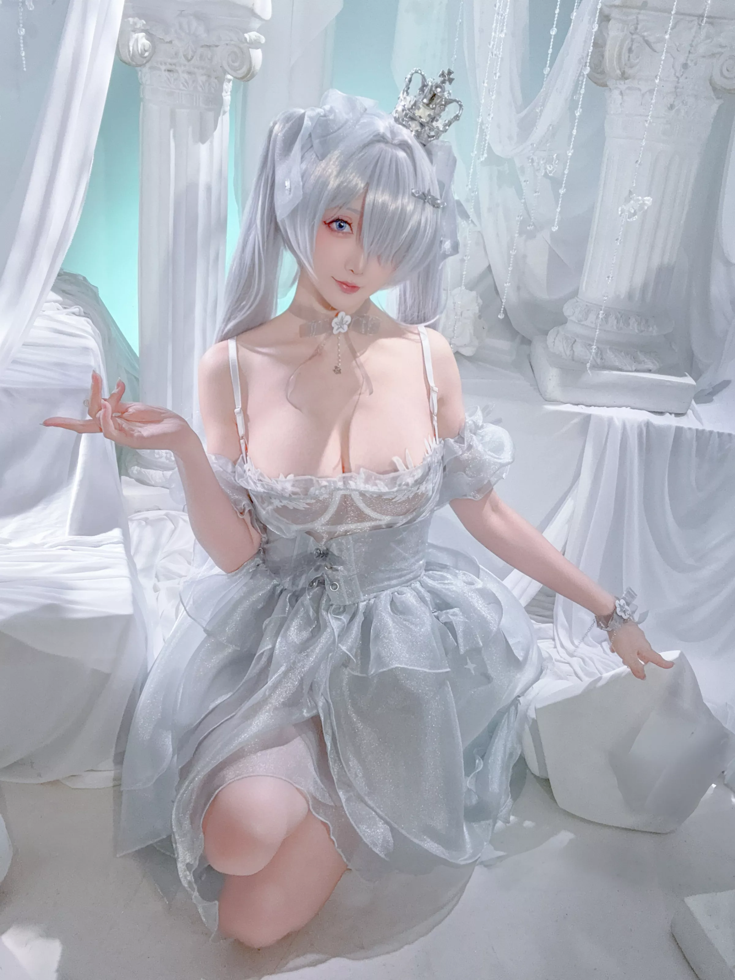 Coser小姐姐星之迟迟25年3月计划D灰姑娘主题性感灰色薄纱长裙秀丰腴身姿诱惑写真37P